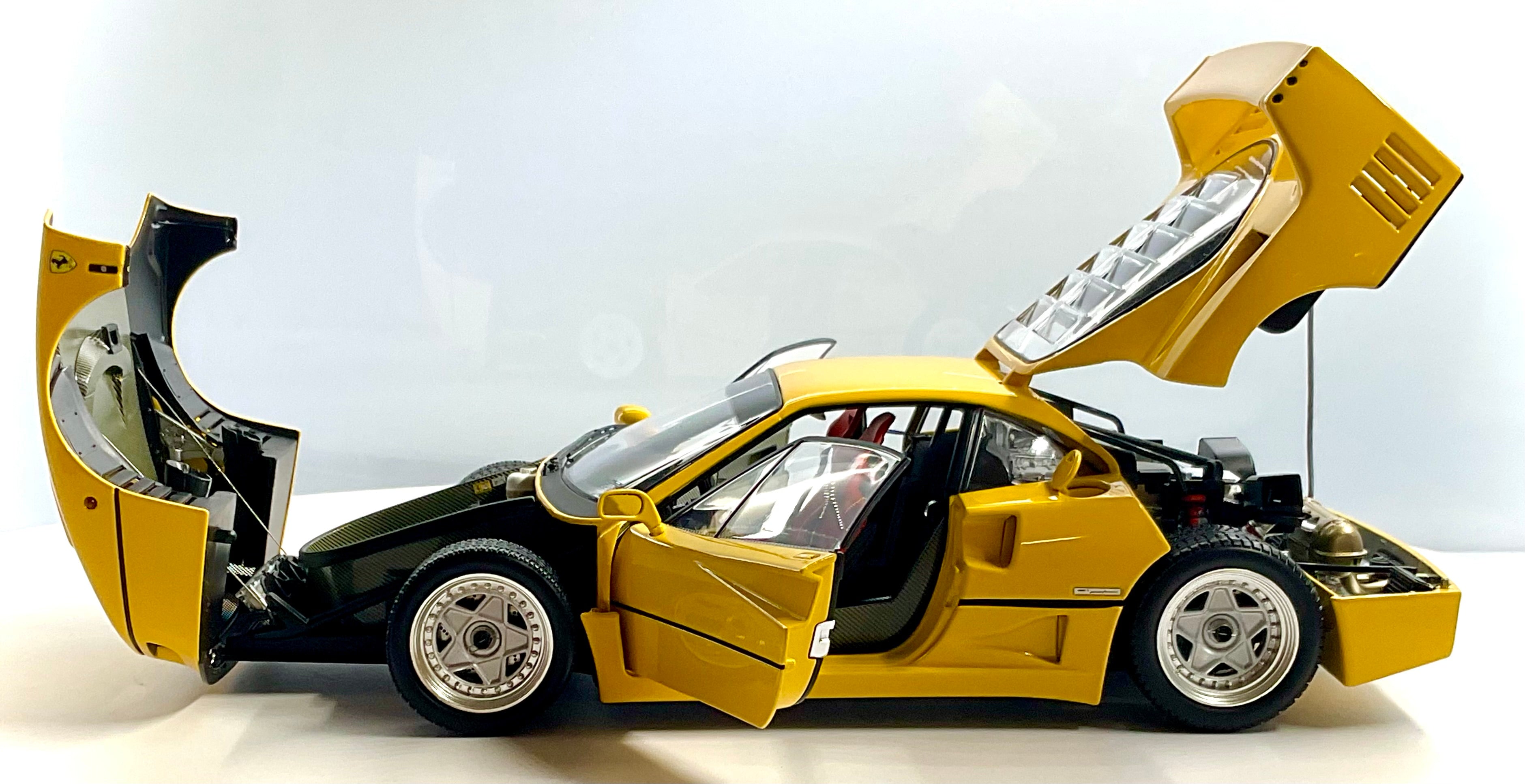 Ferrari F40 Yellow scala 1:18 – Kyosho -vista con Tutte le Aperture