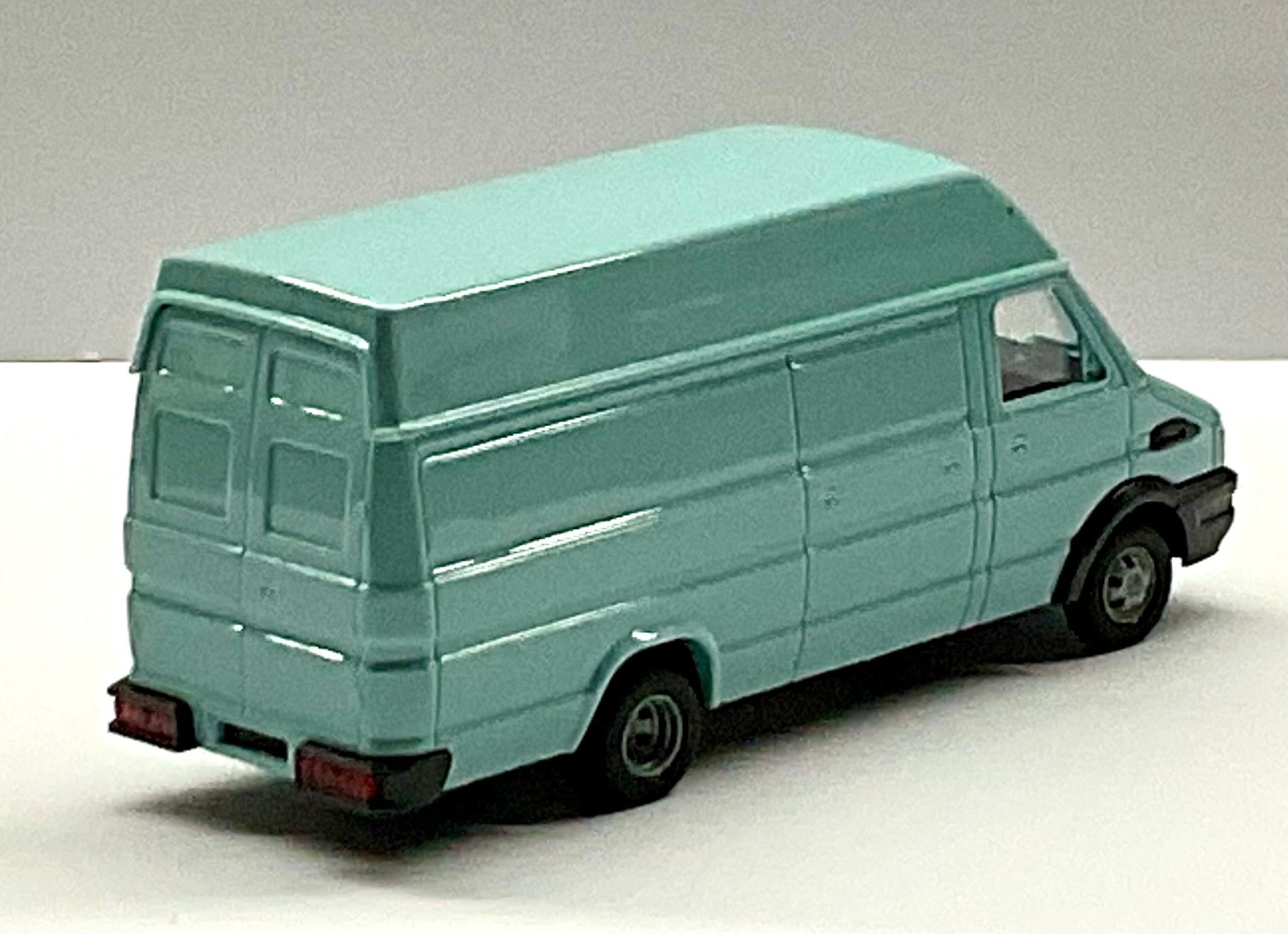 IVECO Daily 1:87 – BUSCH 89115