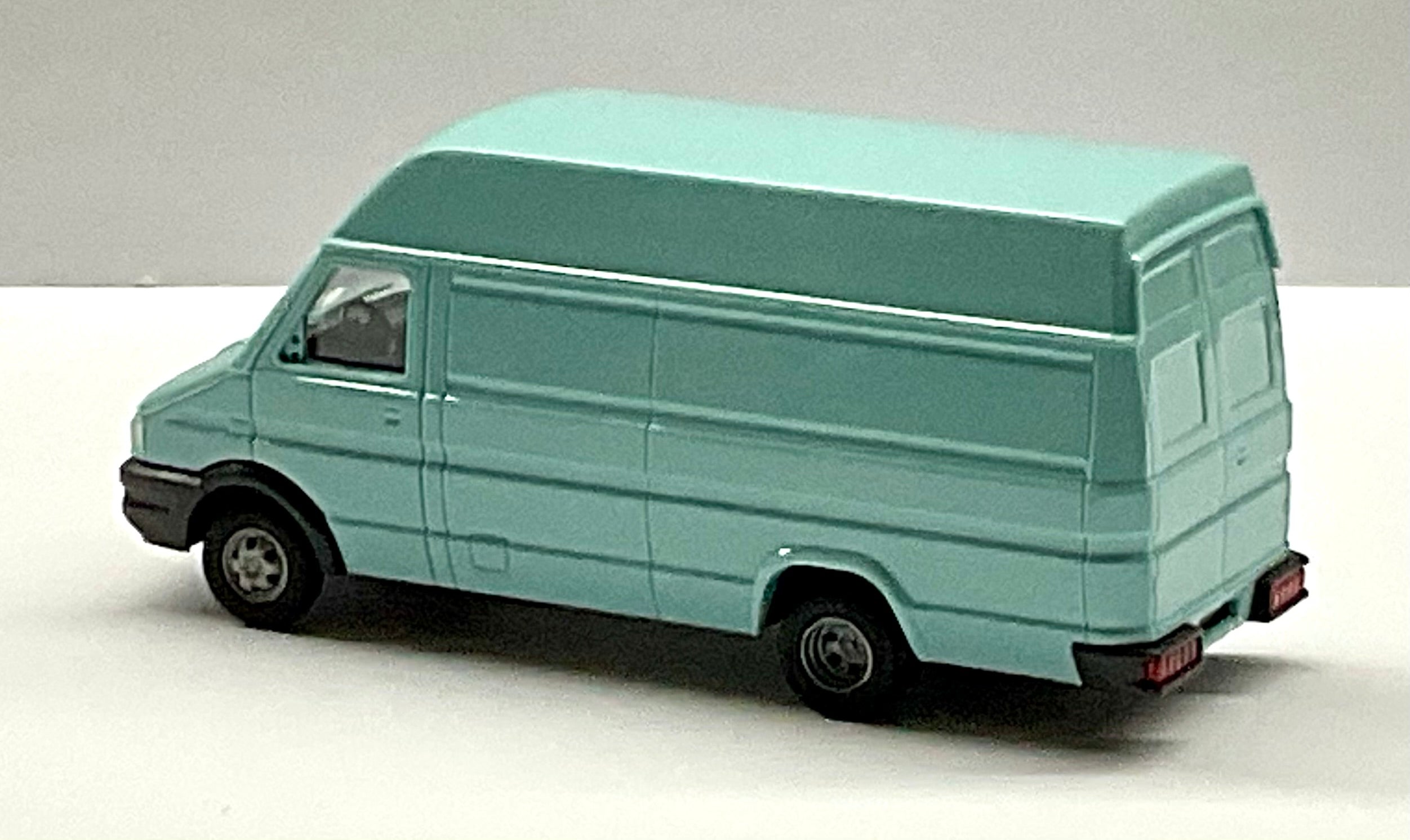 IVECO Daily 1:87 – BUSCH 89115