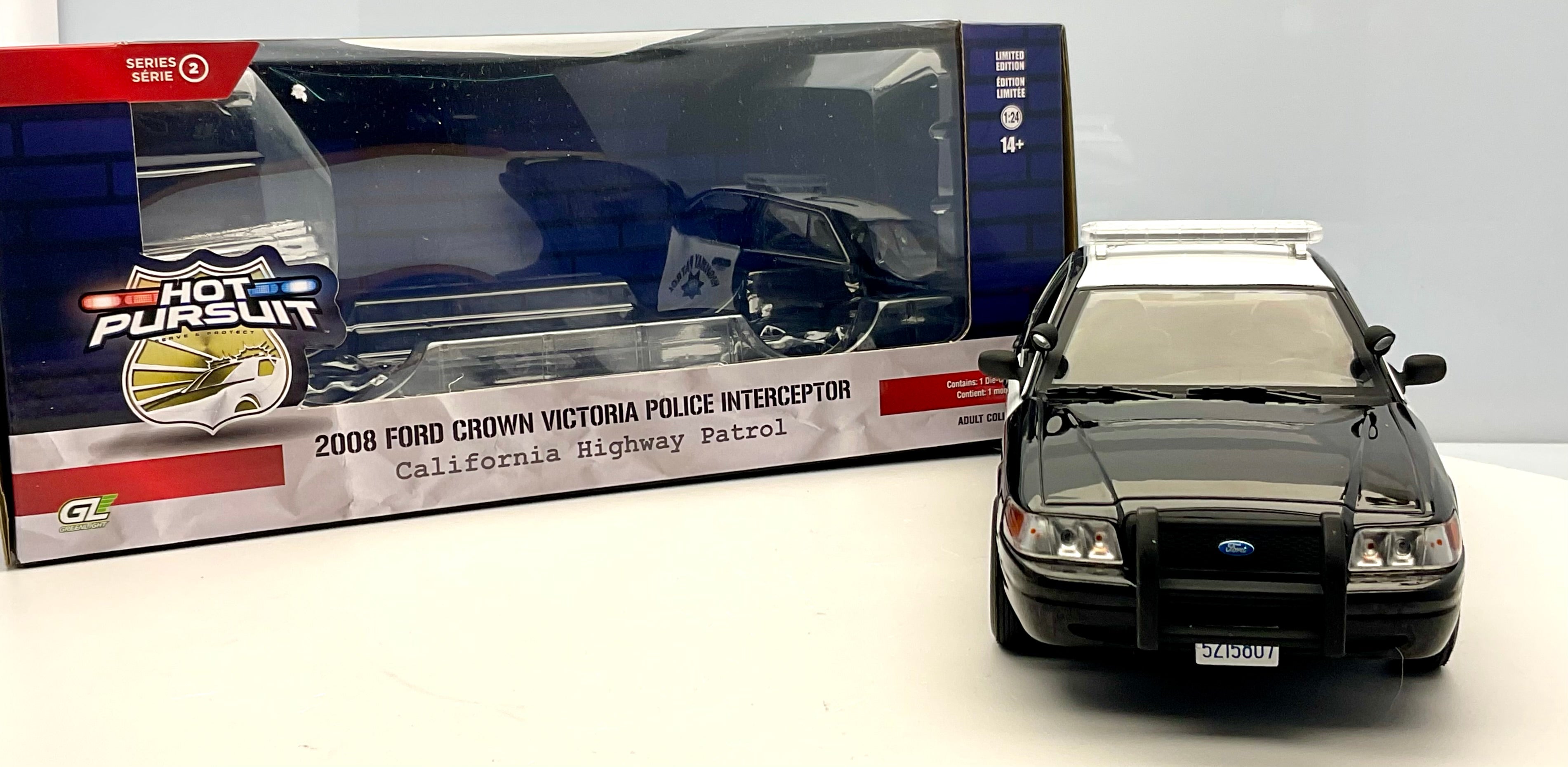 FORD CROWN VICTORIA del 2008 , scala 1/24 , GREENLIGHT 85523 , vista frontale