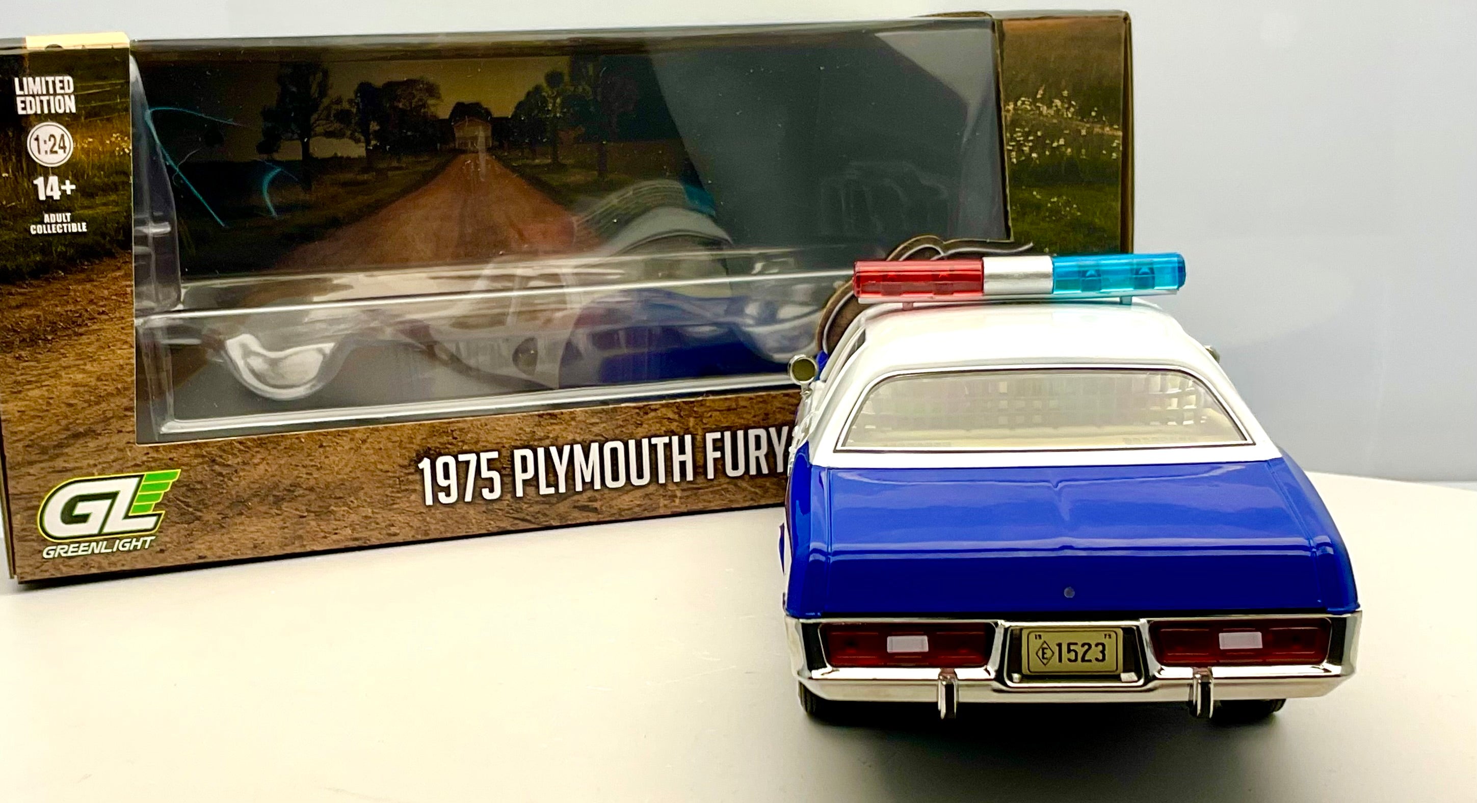 PLYMOUNTH FURY del 1975 , scala 1/24 , GREENLIGHT 84105 , vista posteriore