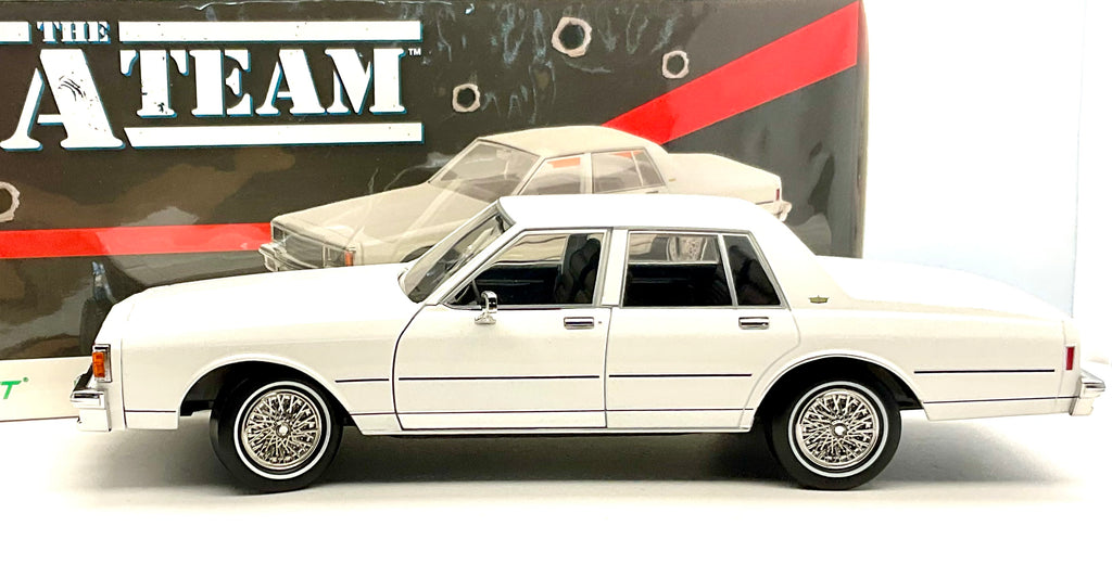 CHEVROLETTE CAPRICE CLASSIC del 1980 , scala 1/18 , GREENLIGHT 19109, vista laterale con confezione