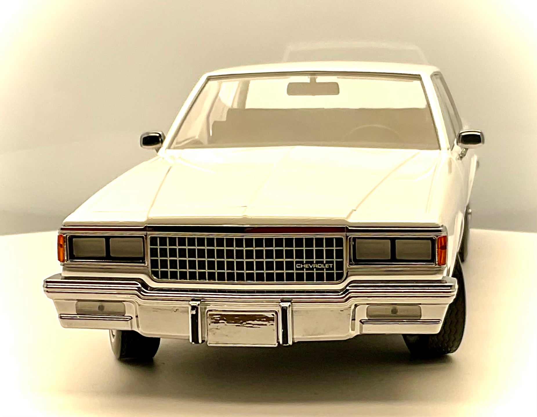 CHEVROLETTE CAPRICE CLASSIC del 1980 , scala 1/18 , GREENLIGHT 19109, vista frontale