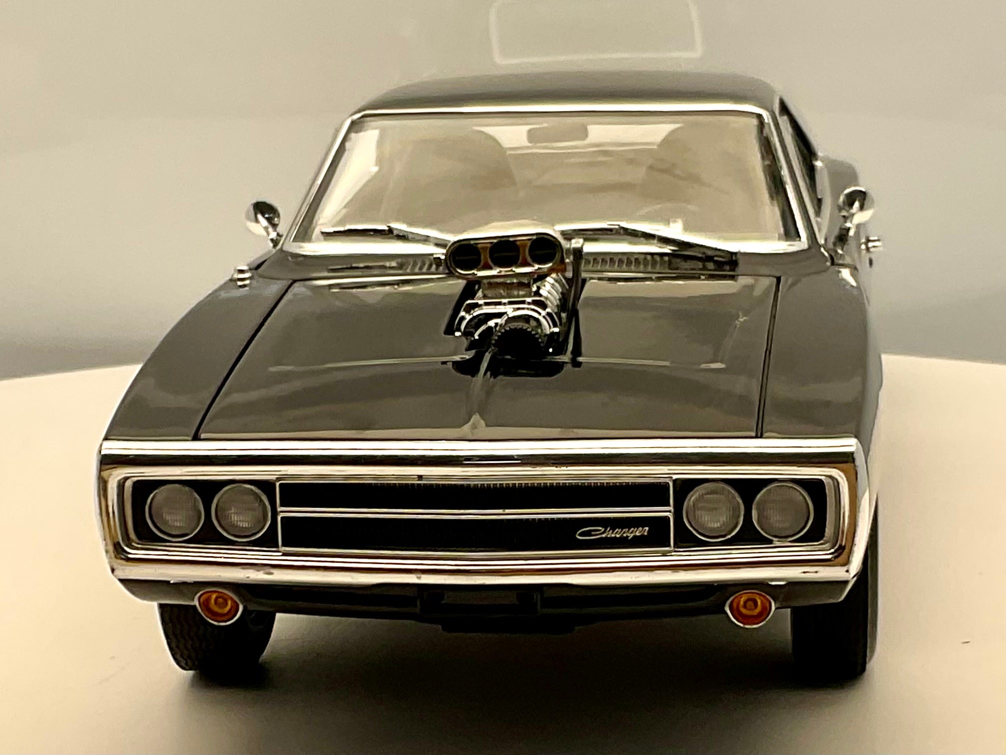 DODGE CHARGER del 1970 , scala 1/18 , GREENLIGHT 19211 , vista frontale