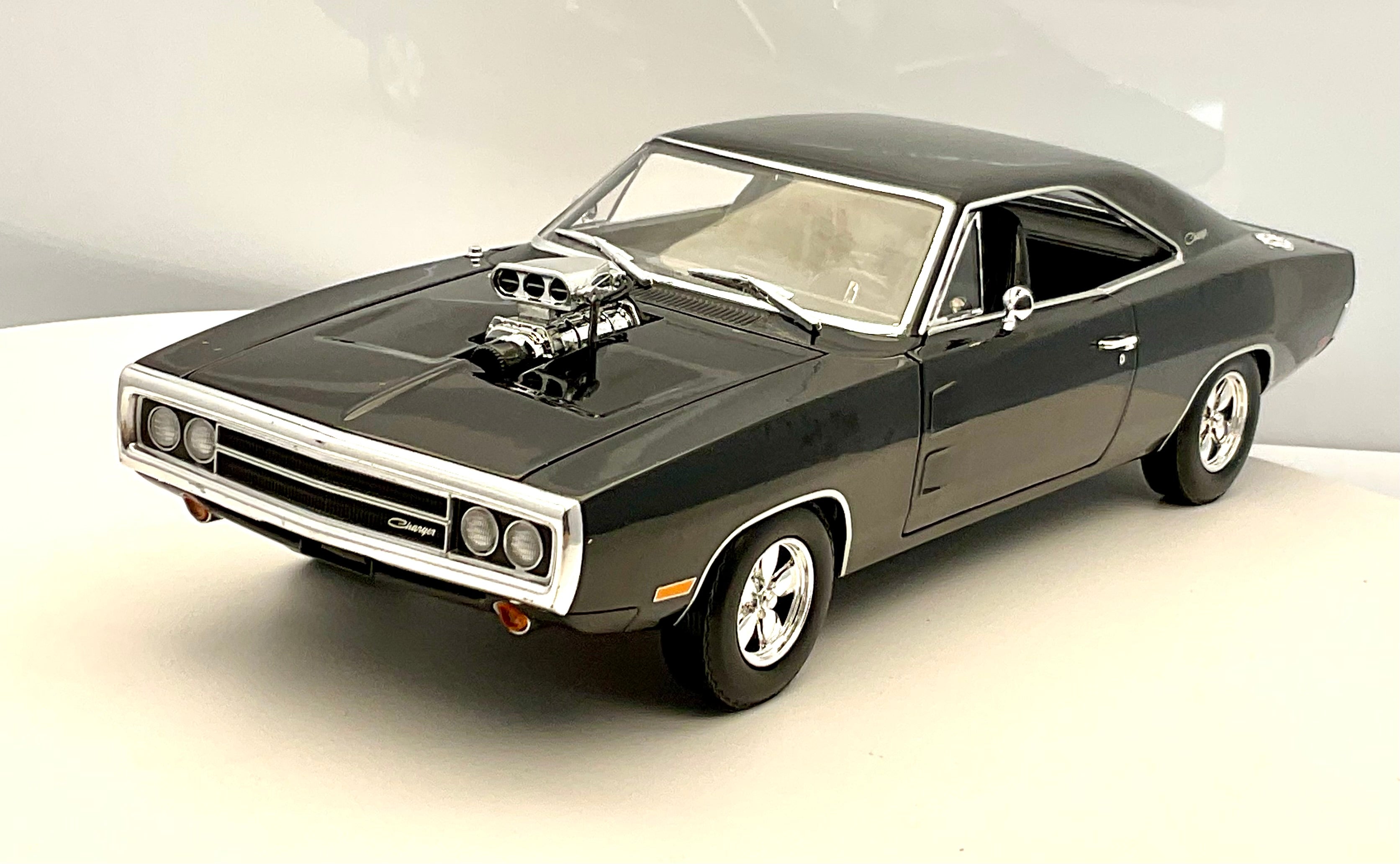 DODGE CHARGER del 1970 , scala 1/18 , GREENLIGHT 19211 , vista 3/4 complessiva