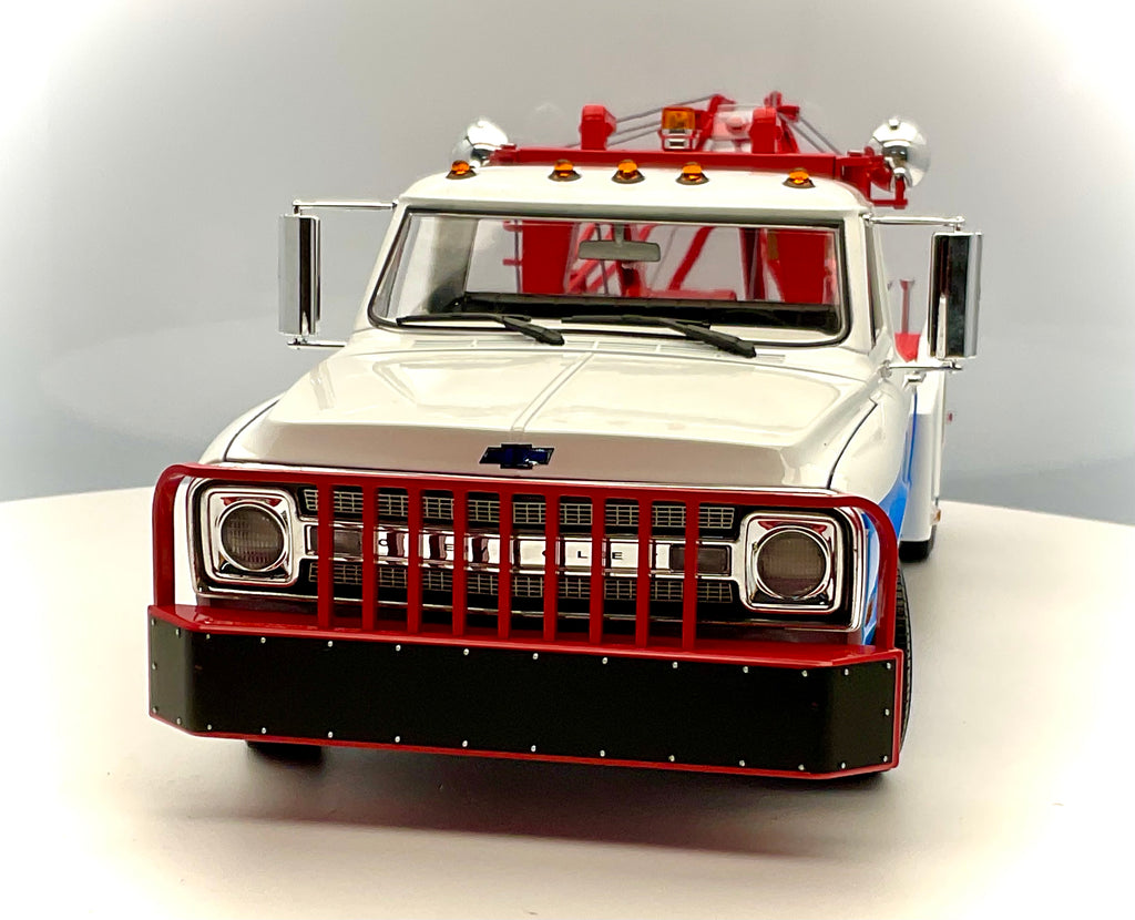 CHEVROLET C-30 DUALLY WRECKER del 1969 , scala 1/18 , GREENLIGHT 13622 , vista frontale 