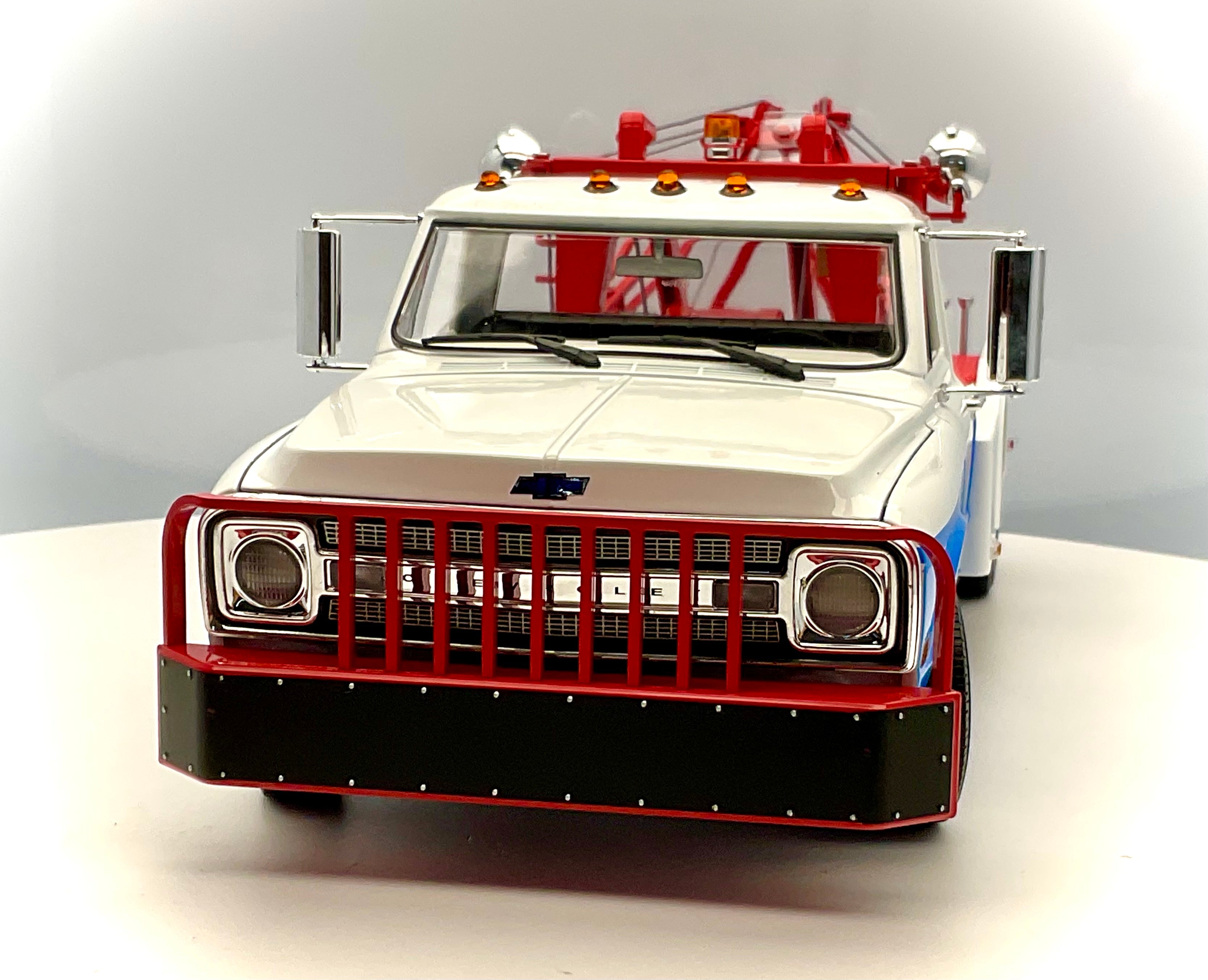 CHEVROLET C-30 DUALLY WRECKER del 1969 , scala 1/18 , GREENLIGHT 13622 , vista frontale 