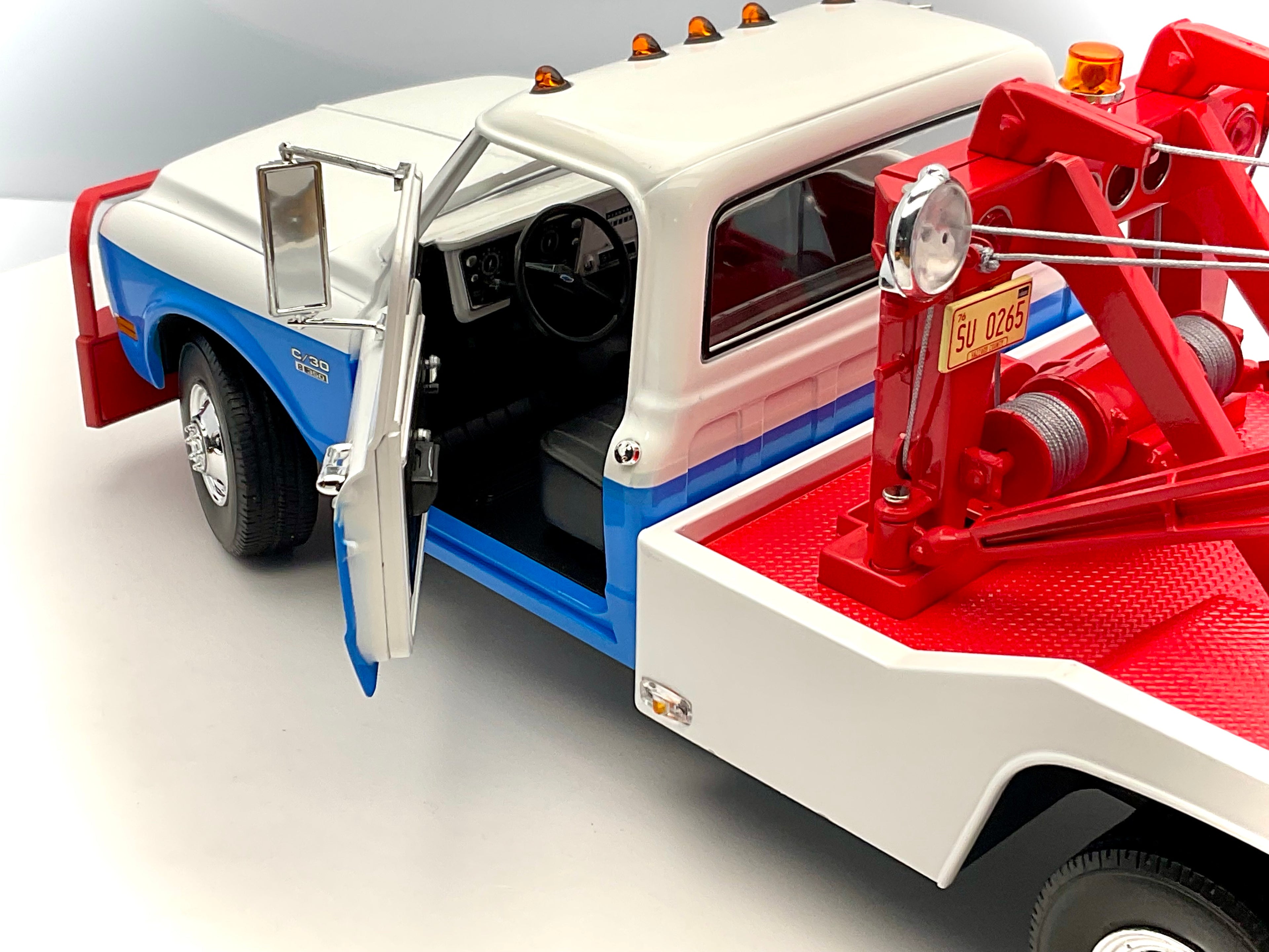 CHEVROLET C-30 DUALLY WRECKER del 1969 , scala 1/18 , GREENLIGHT 13622 , vista interno