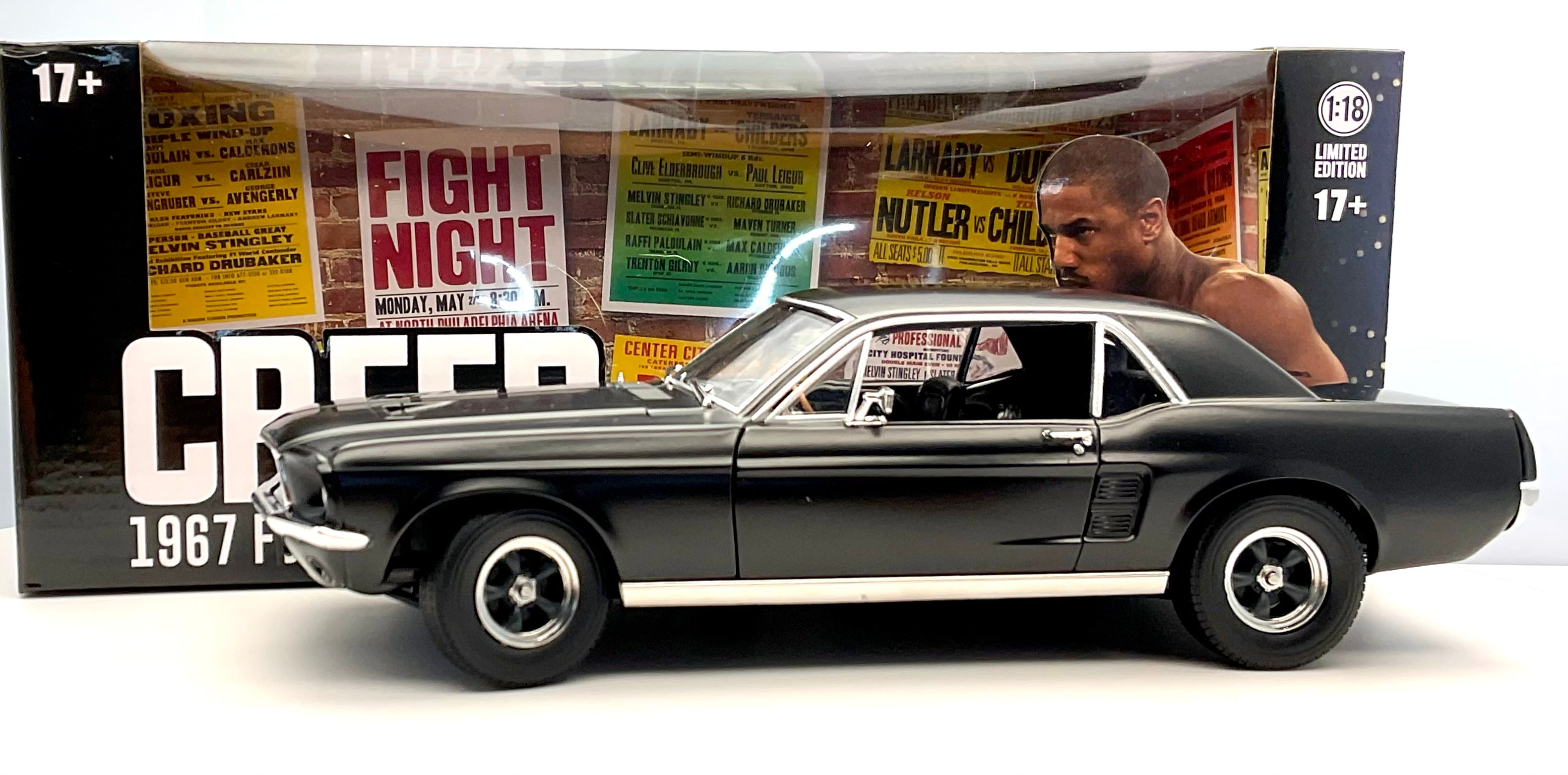 FORD MUSTANG , scala 1/18 , GREENLIGHT 13611 , vista laterale con confezione