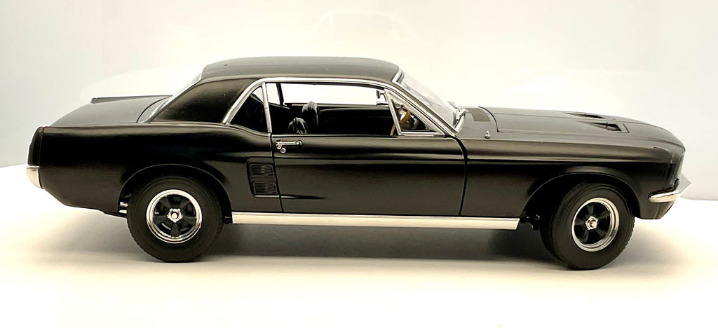 Ford Mustang 1967 1:18 – Greenlight 13611
