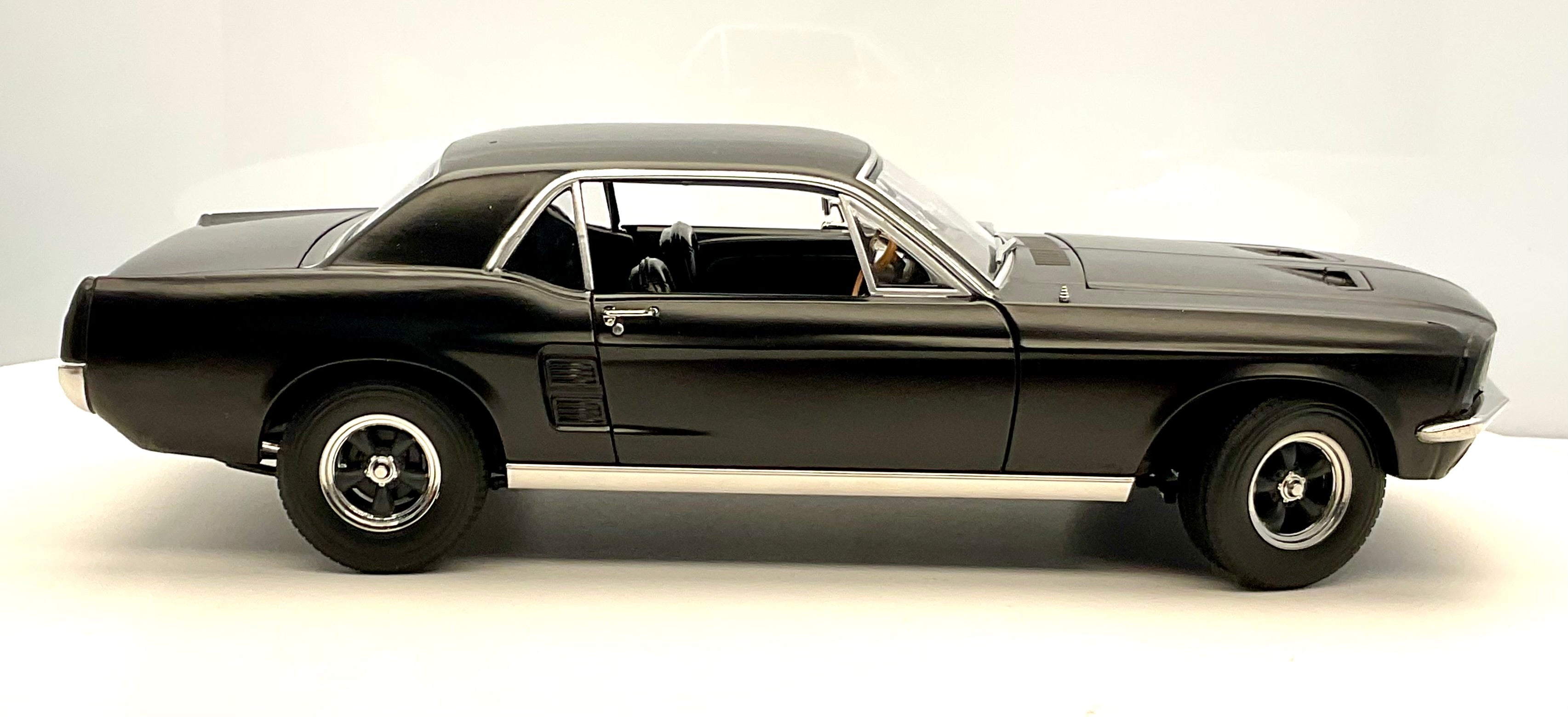 Ford Mustang 1967 1:18 – Greenlight 13611