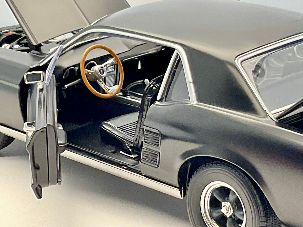 FORD MUSTANG , scala 1/18 , GREENLIGHT 13611 , vista interno