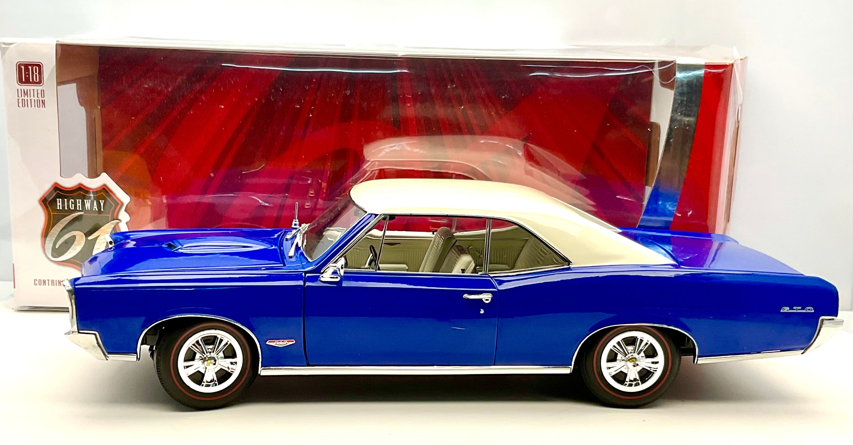 PONTIAC GTO del 1966 ,scala 1/18 HIGHWAY 61 GREENLIGHT HWY-18047 , vista con confezione 