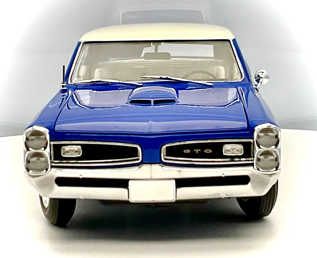 PONTIAC GTO del 1966 ,scala 1/18 HIGHWAY 61 GREENLIGHT HWY-18047 , vista frontale