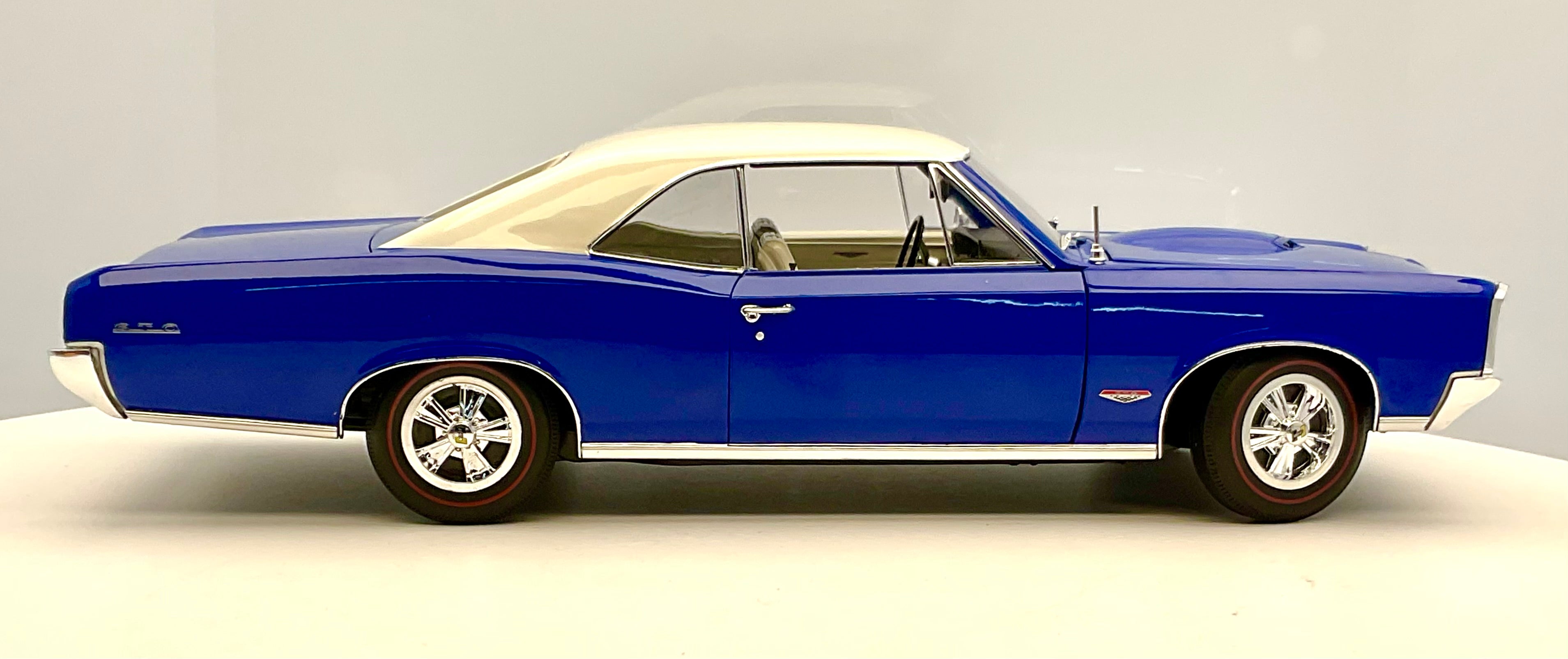 Pontiac GTO 1966 1:18 – HIGHWAY 61 GREENLIGHT HWY-18047