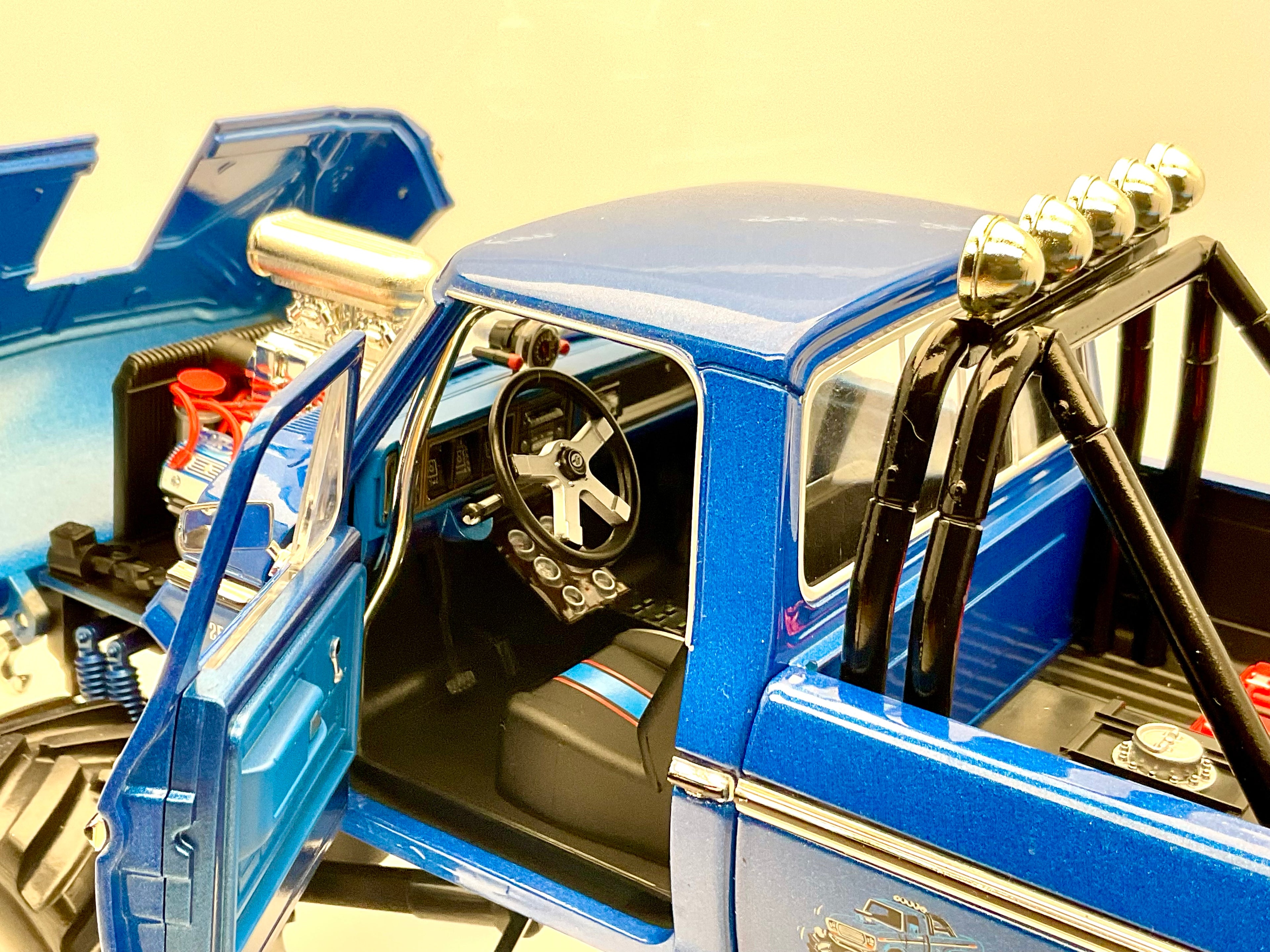 FORD F-250 BIGFOOT , scala 1/18 GREENLIGHT 13605 , vista interno abitacolo