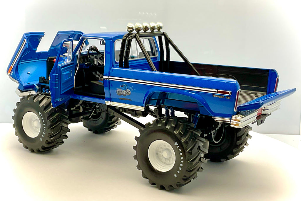 FORD F-250 BIGFOOT , scala 1/18 GREENLIGHT 13605 , vista con tutte le aperture