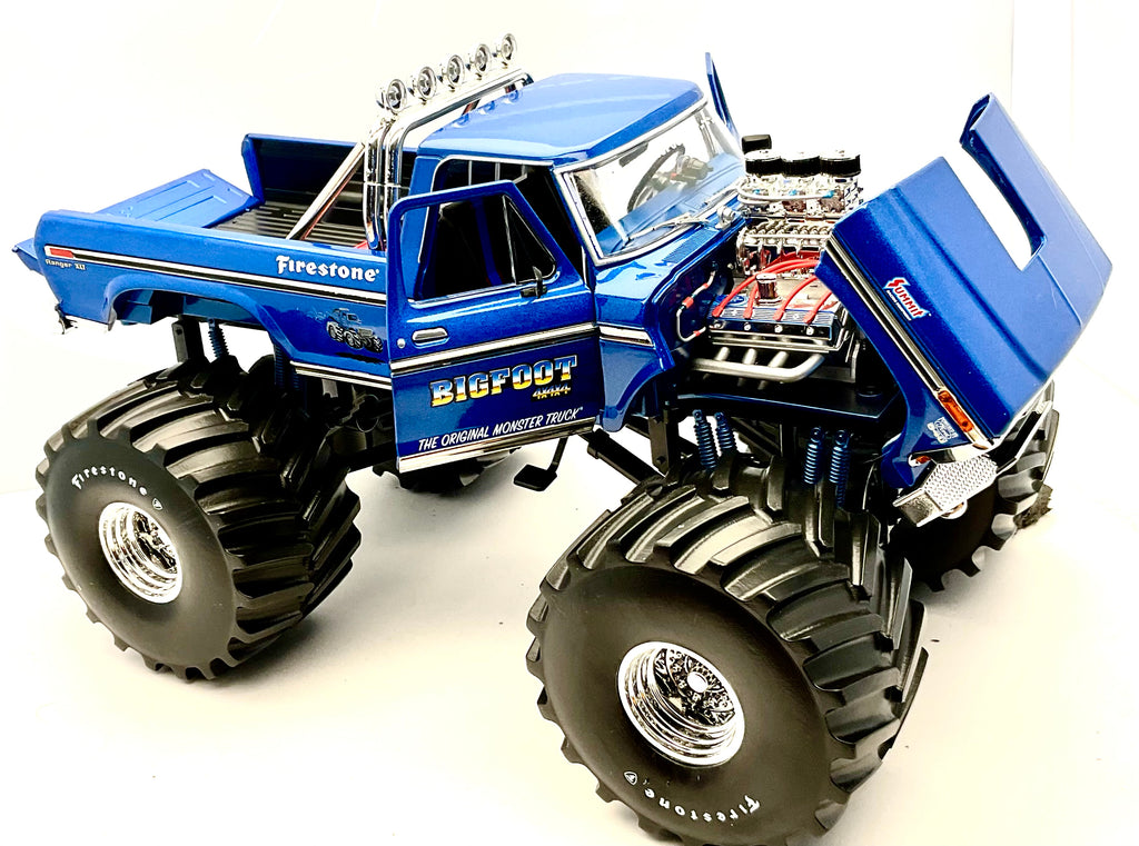 FORD F-250 BIGFOOT , scala 1/18 GREENLIGHT 13541 , vista di tutte le aperture