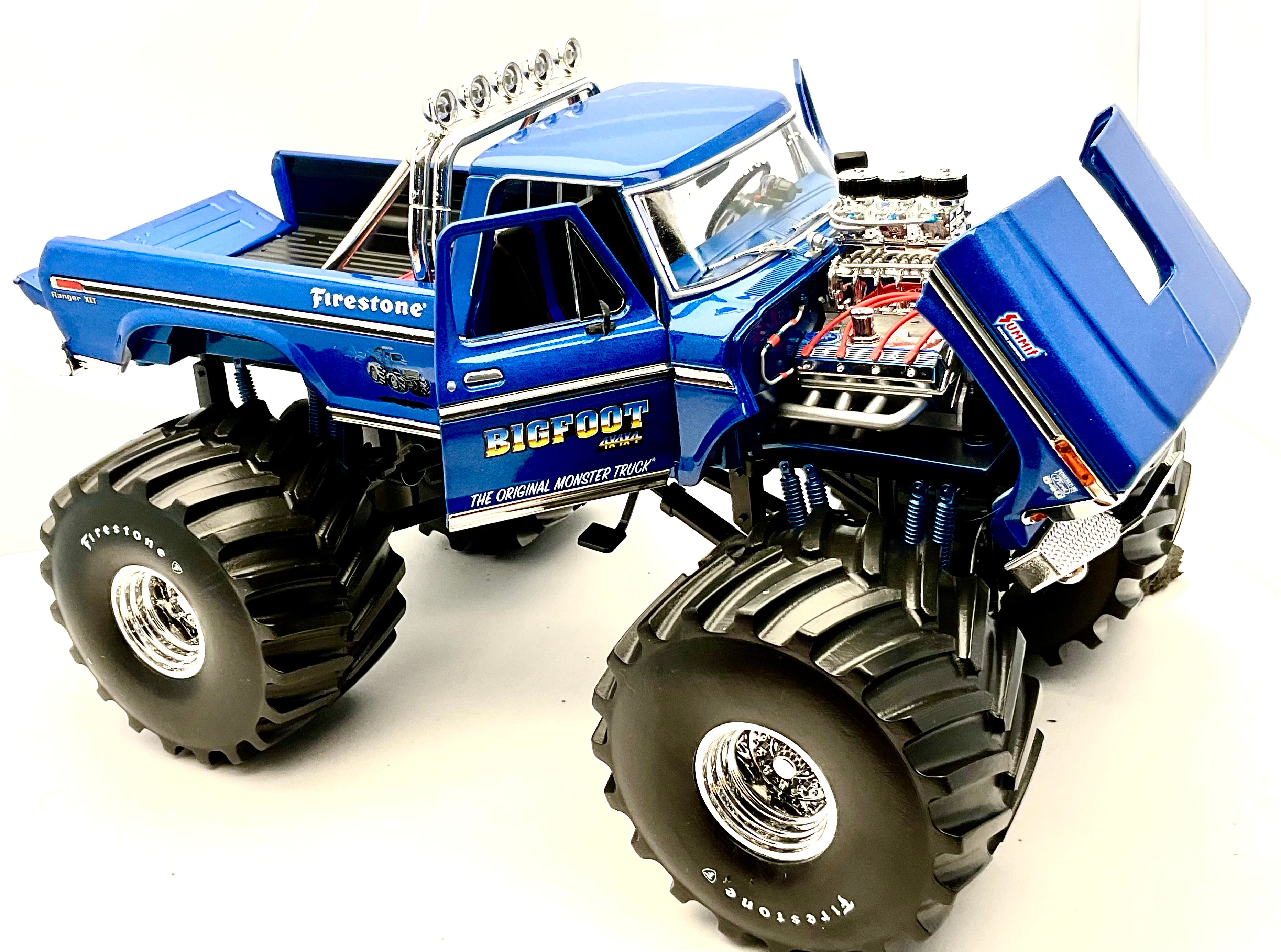 FORD F-250 BIGFOOT , scala 1/18 GREENLIGHT 13541 , vista di tutte le aperture