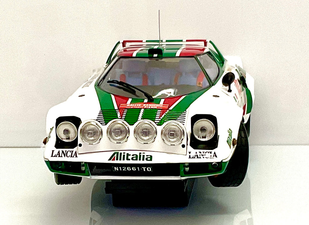 LANCIA STRATOS n 4 ALITALIA , della KYOSHO KS08130F , die-cast , scala 1/18 , vista frontale