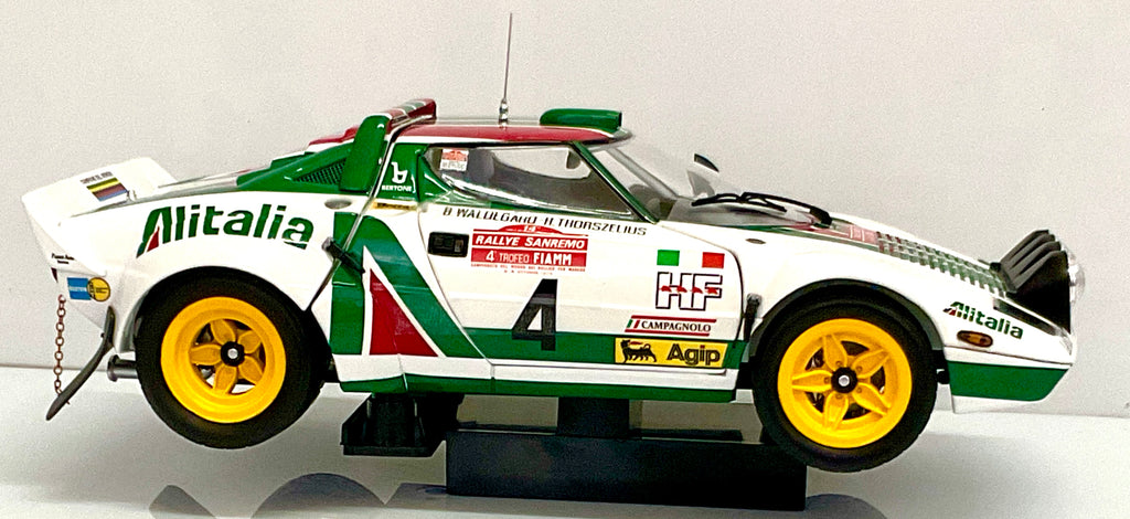 LANCIA STRATOS n 4 ALITALIA , della KYOSHO KS08130F , die-cast , scala 1/18 , vista laterale destra