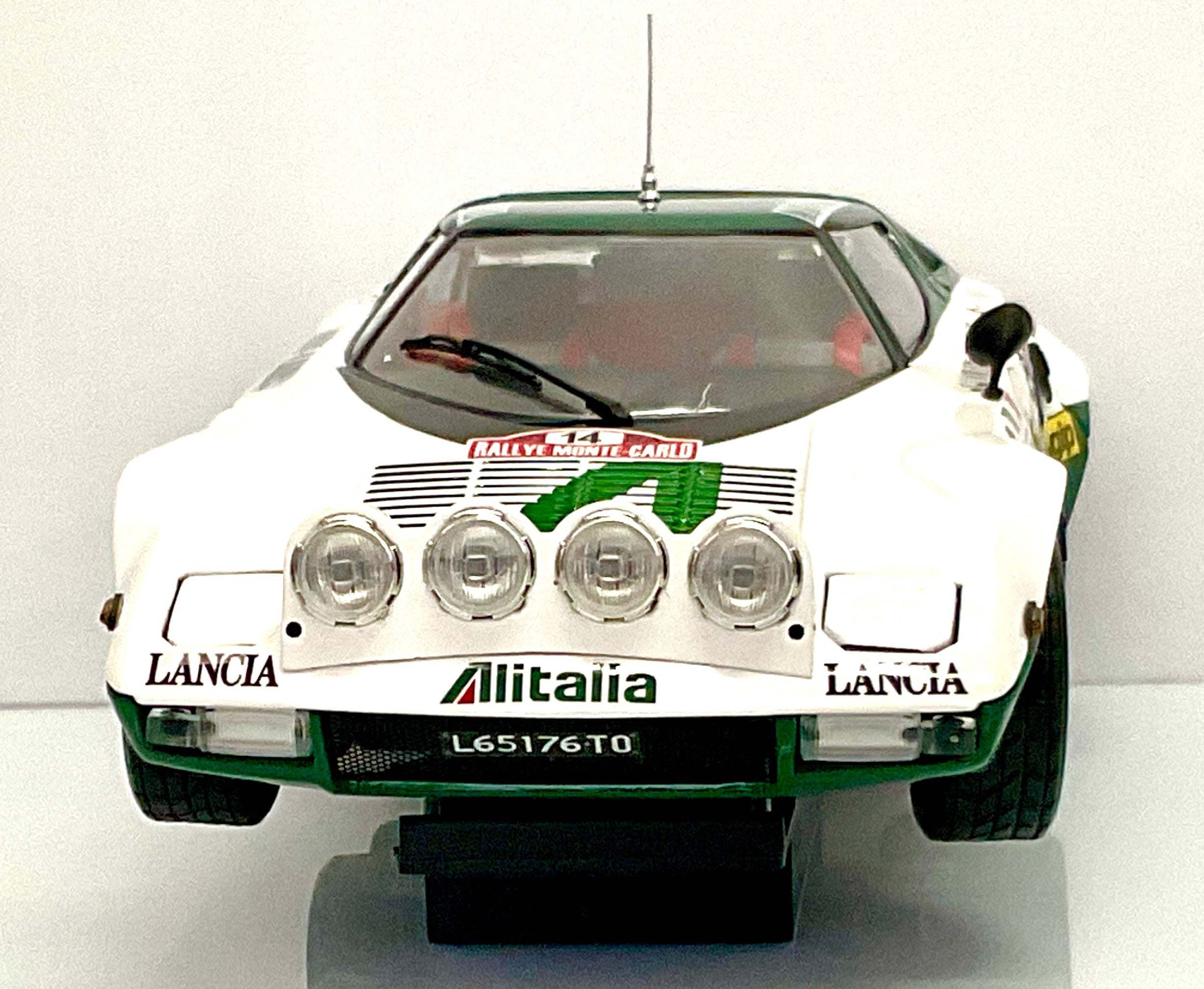 LANCIA STRATOS n 14 , della KYOSHO KS08130E , die-cast , scala 1/18 , vista frontale