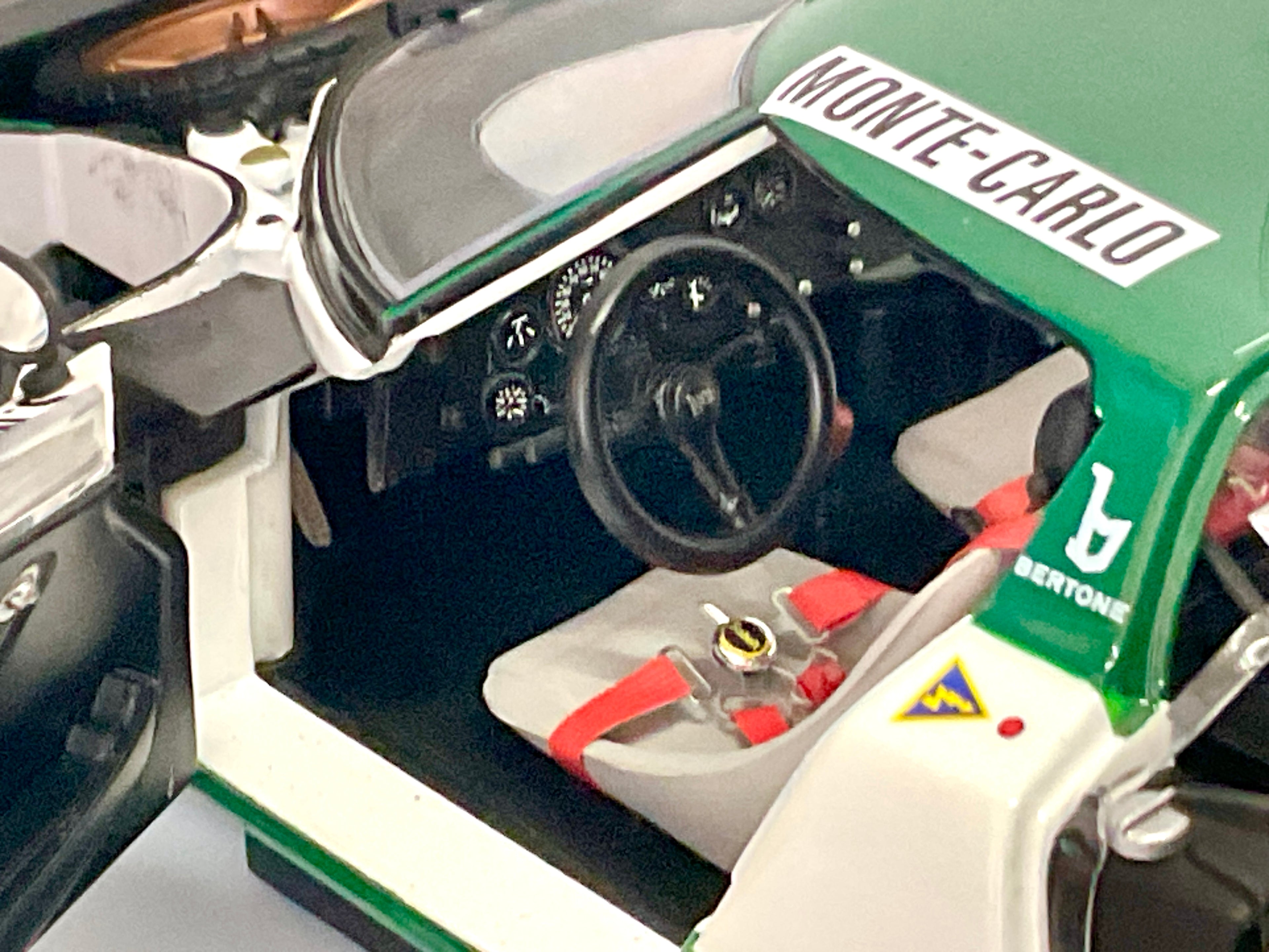 Lancia Stratos n.14 Alitalia 1:18 – Kyosho KS08130E