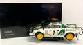 LANCIA STRATOS n7 ALITALIA , della KYOSCO KS08130G  , die-cast scala 1/18 , vista laterale con scatola