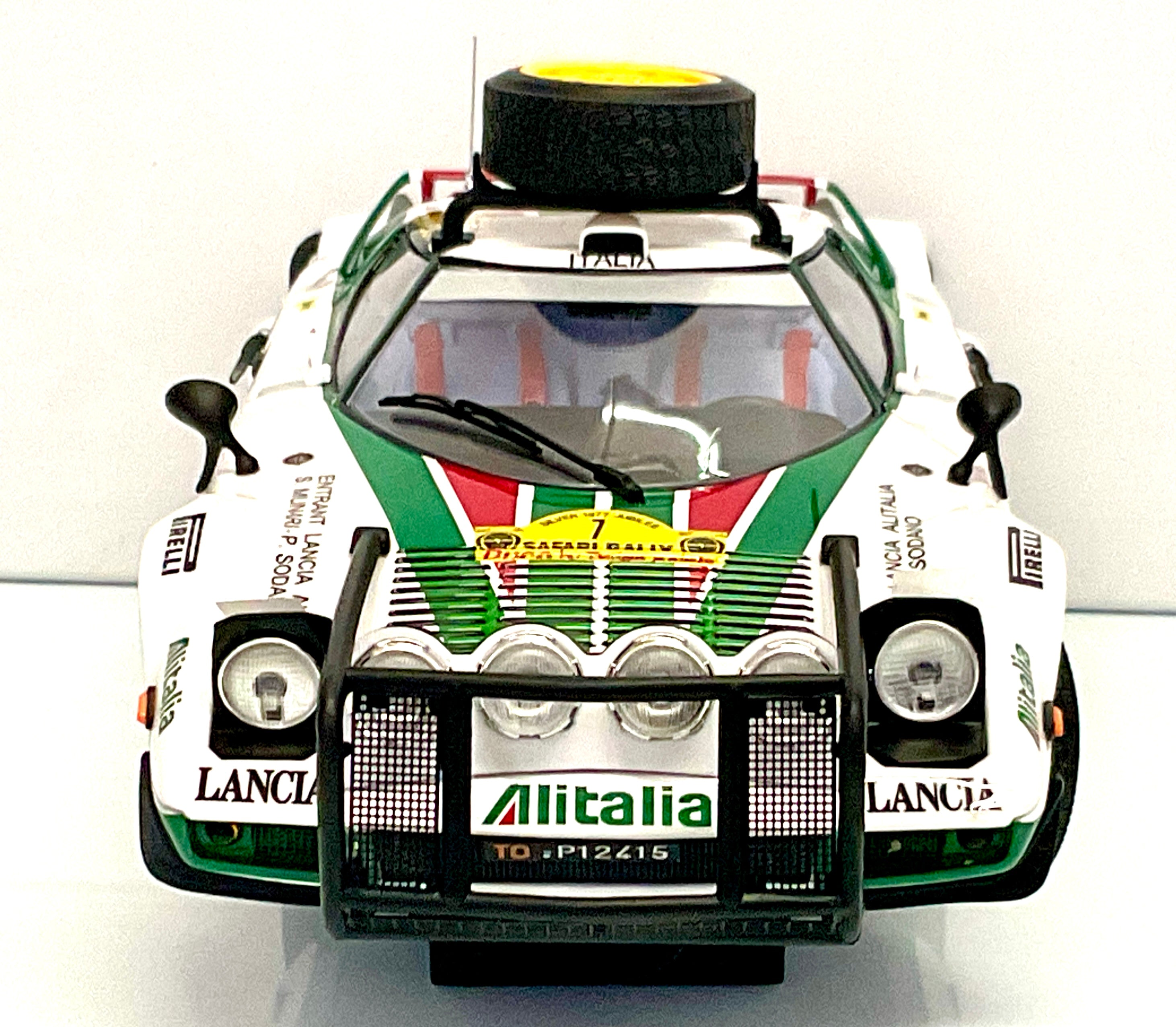 LANCIA STRATOS n7 ALITALIA , della KYOSCO KS08130G  , die-cast scala 1/18 , vista frontale