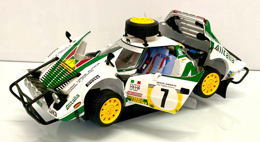 LANCIA STRATOS n7 ALITALIA , della KYOSCO KS08130G  , die-cast scala 1/18 , vista di tutte le aperture