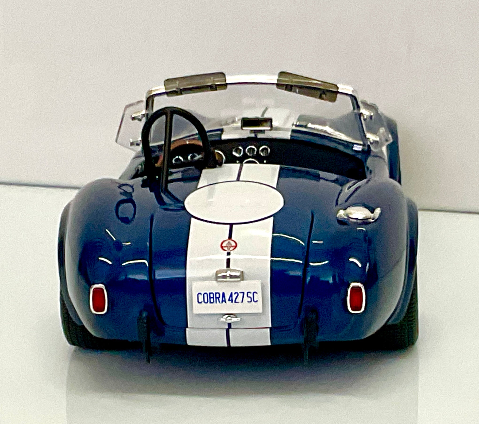 SCHELBY COBRA 427 S/C , della KYOSHO KS08048BLMW die-cast  , scala 1/18 , vista posteriore