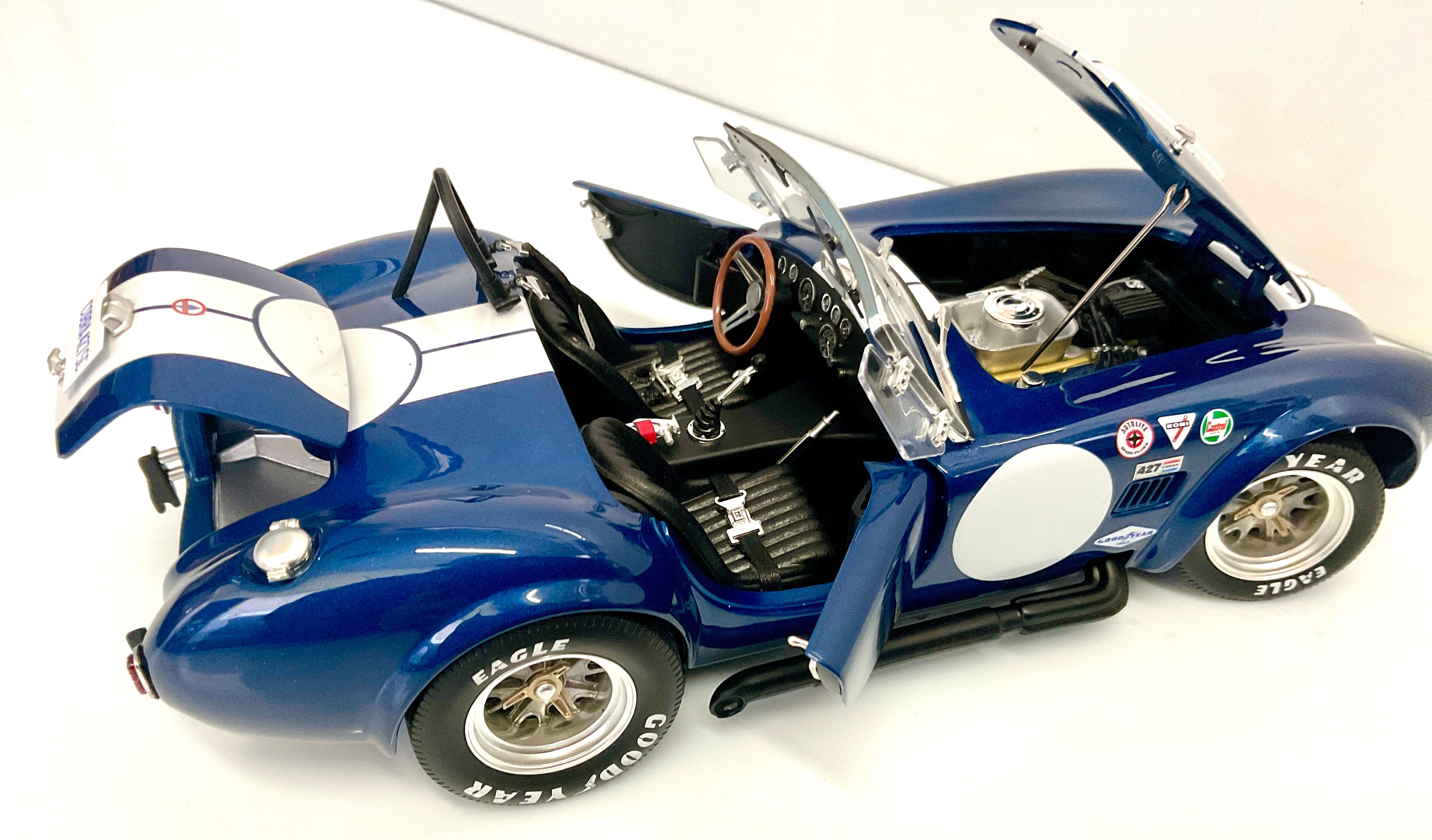 SCHELBY COBRA 427 S/C , della KYOSHO KS08048BLMW die-cast  , scala 1/18 , vista di tutte le aperture