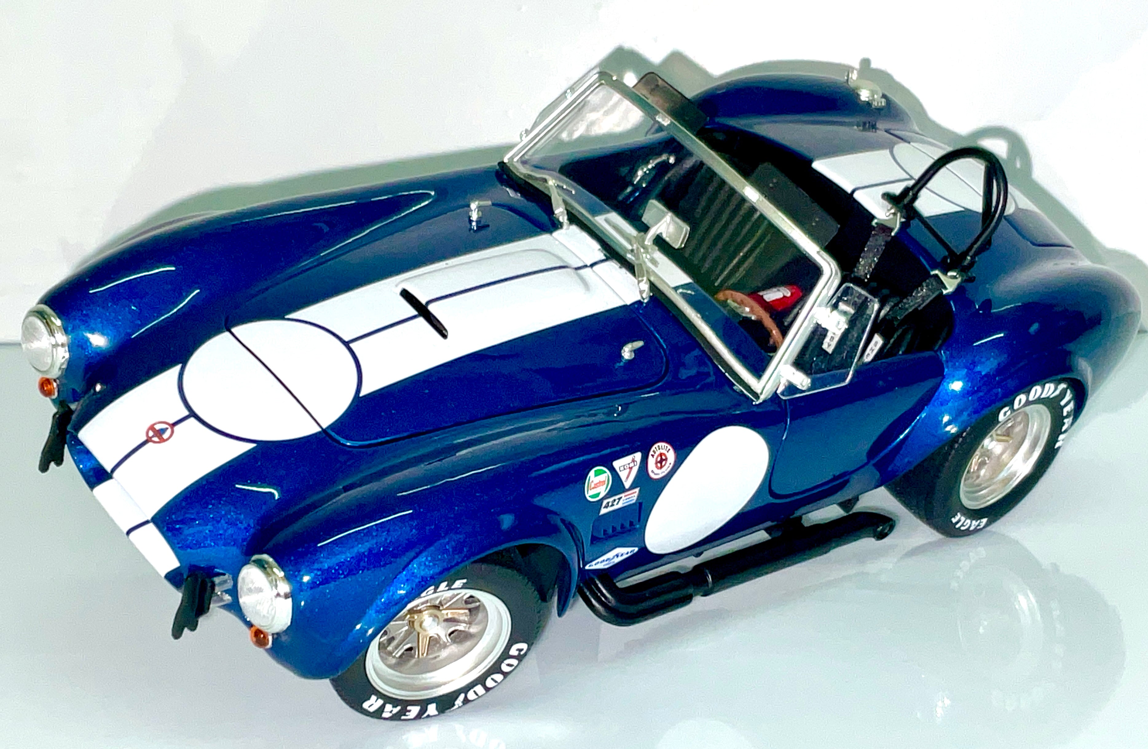 Shelby Cobra 427 S/C Blue Metallic/White 1:18 – Kyosho KS08048BLMW