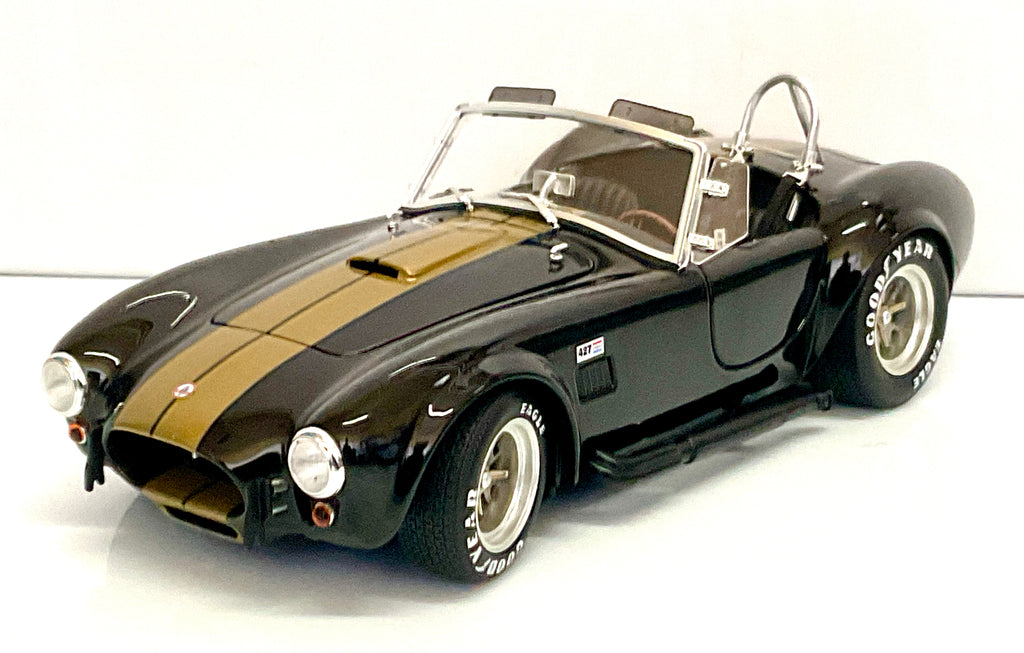 Shelby Cobra 427 S/C Black/Gold 1:18 – Kyosho KS08048BKG
