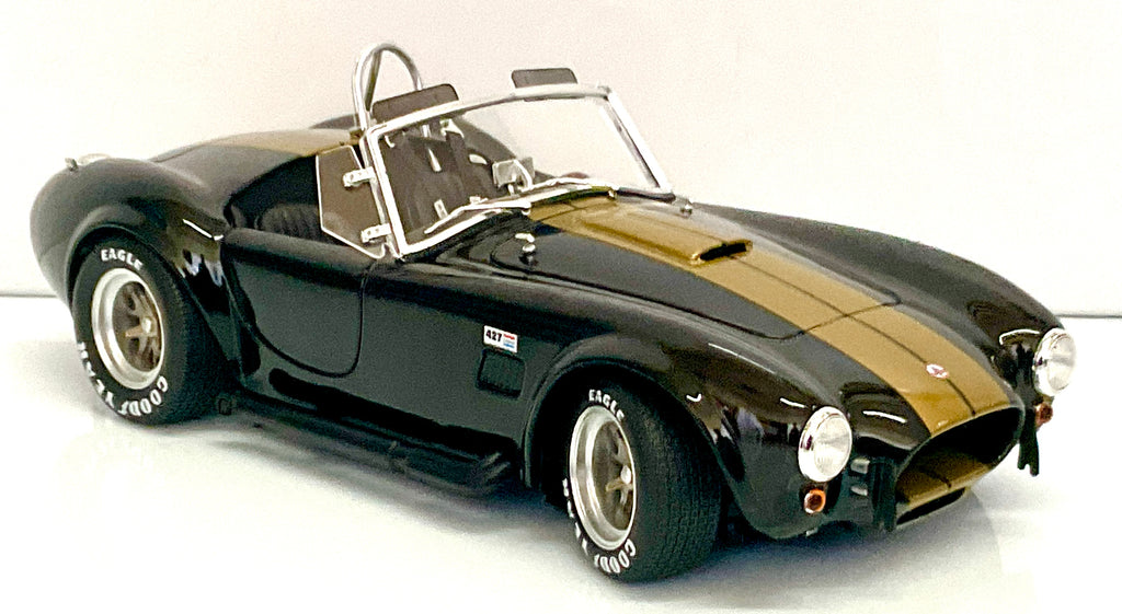 Shelby Cobra 427 S/C Black/Gold 1:18 – Kyosho KS08048BKG