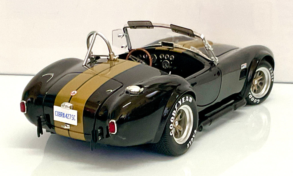 Shelby Cobra 427 S/C Black/Gold 1:18 – Kyosho KS08048BKG
