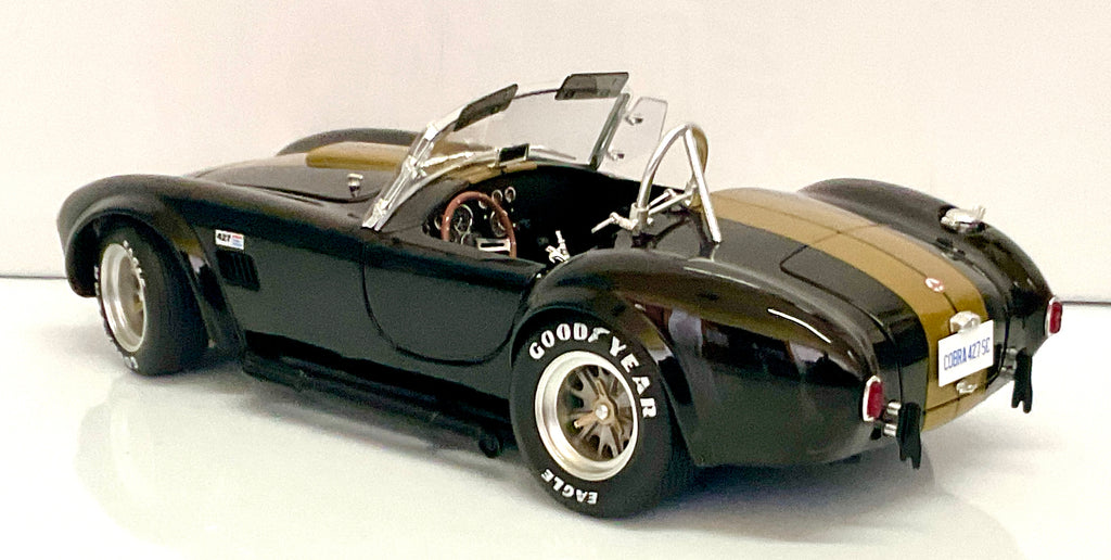 Shelby Cobra 427 S/C Black/Gold 1:18 – Kyosho KS08048BKG