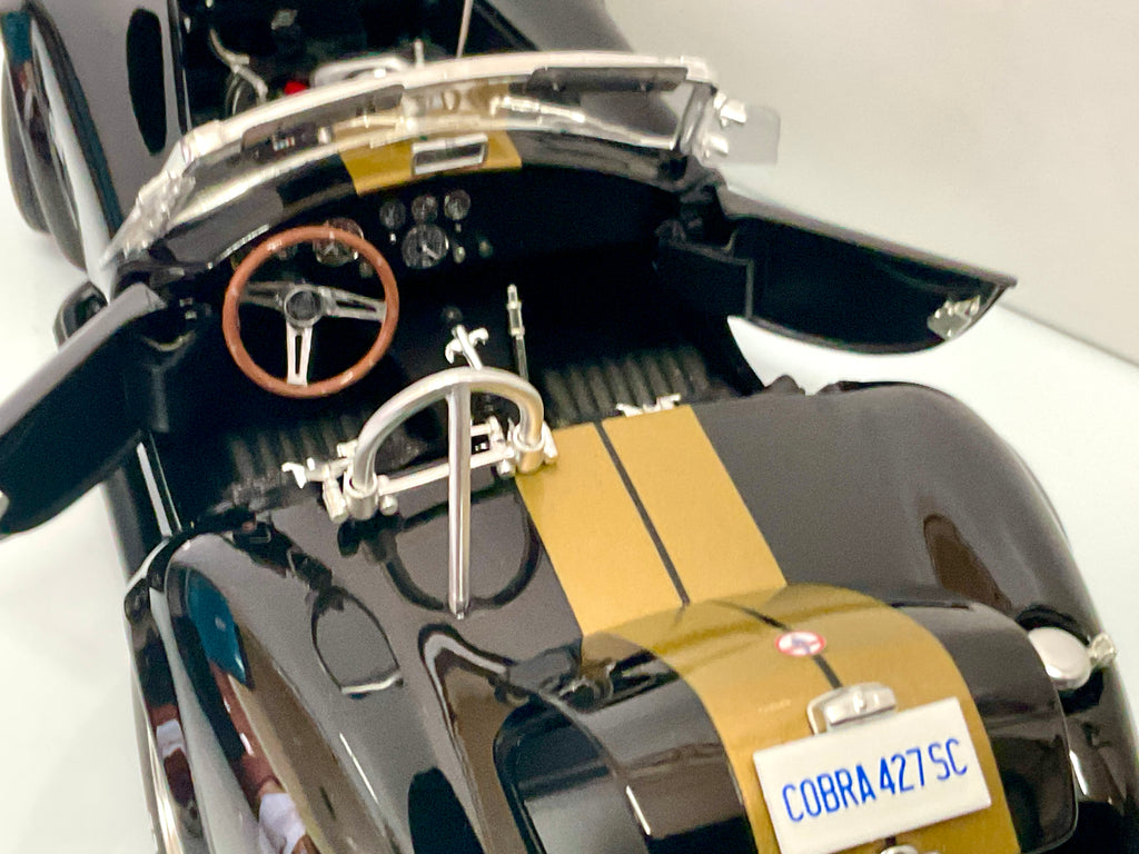 Shelby Cobra 427 S/C Black/Gold 1:18 – Kyosho KS08048BKG