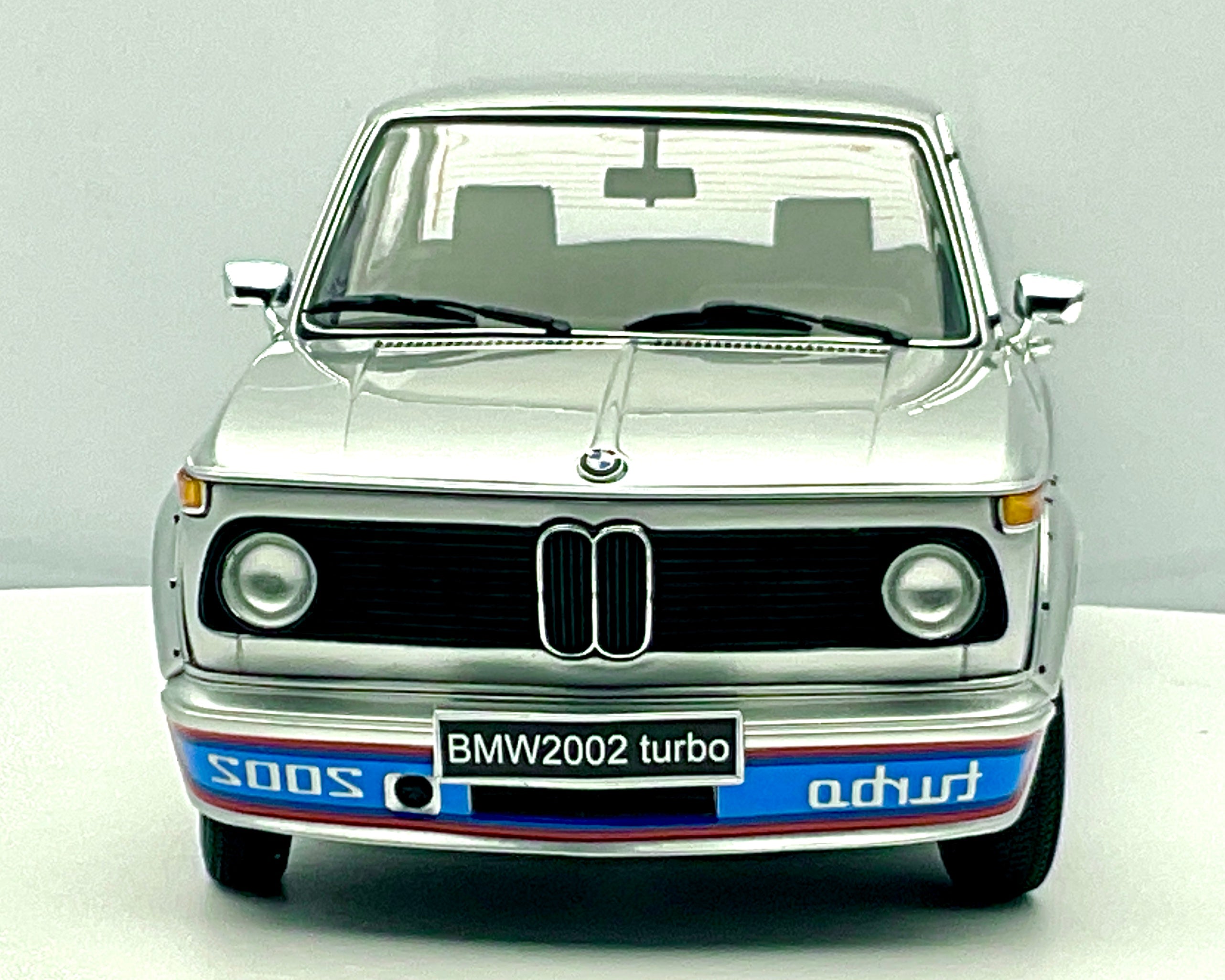 BMW 2002 Turbo Kyosho 08544S Die-Cast 1/18, vista frontale