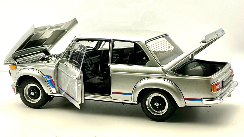 BMW 2002 Turbo Kyosho 08544S Die-Cast 1/18, vista di tutte le aperture
