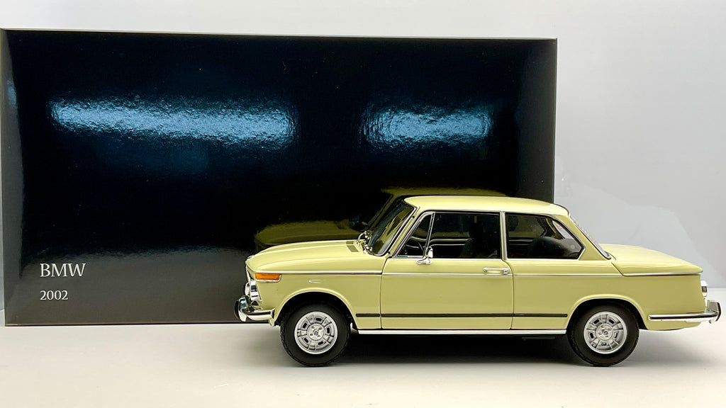 BMW 2002 Tii Kyosho 08543ML Die-Cast 1/18, vista laterale con confezione