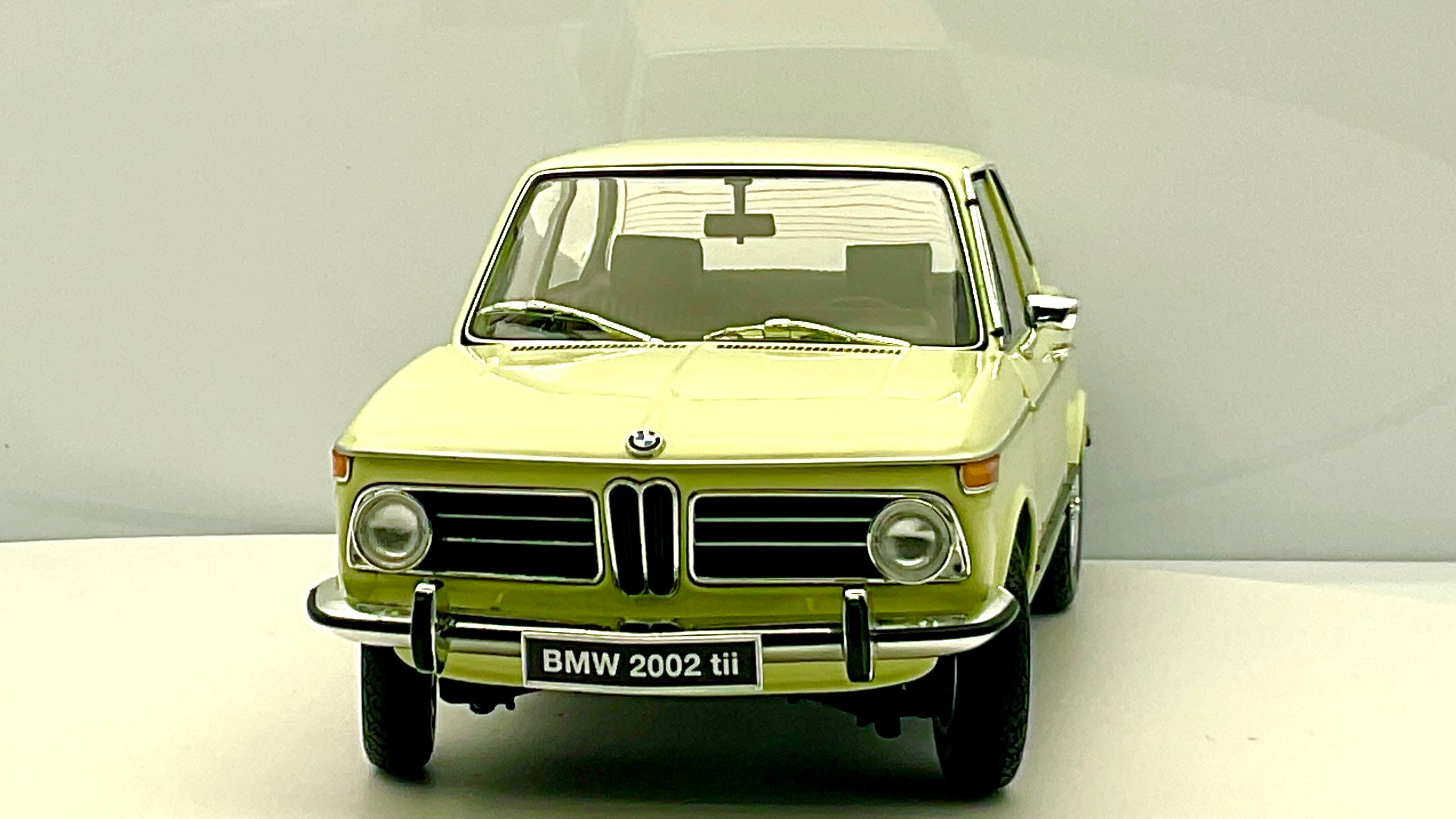 BMW 2002 Tii Kyosho 08543ML Die-Cast 1/18, vista frontale