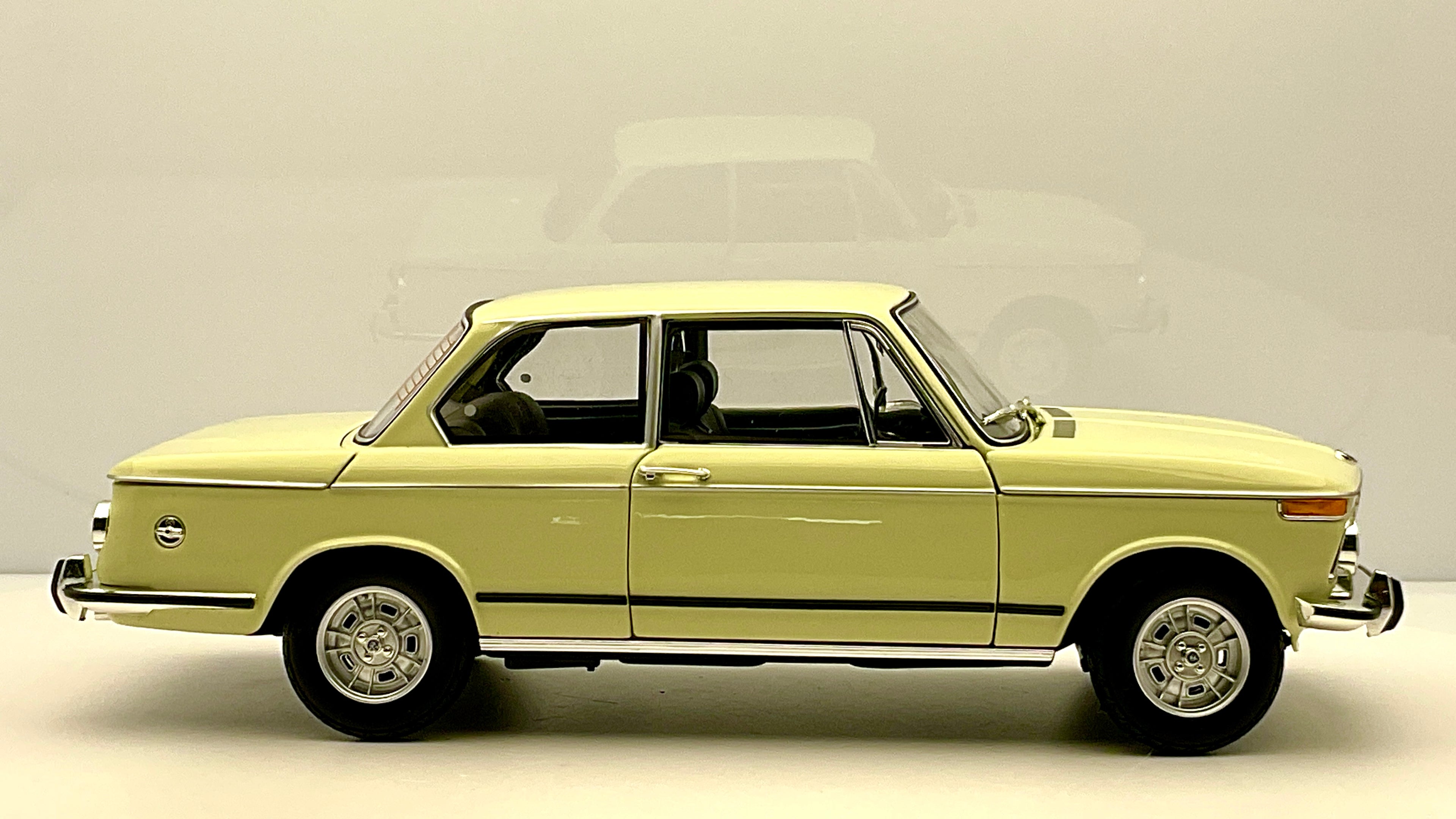 BMW 2002 Tii Kyosho 08543ML Die-Cast 1/18