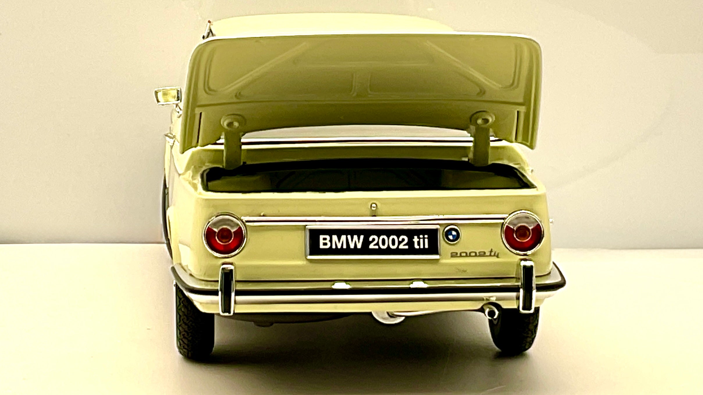 BMW 2002 Tii Kyosho 08543ML Die-Cast 1/18