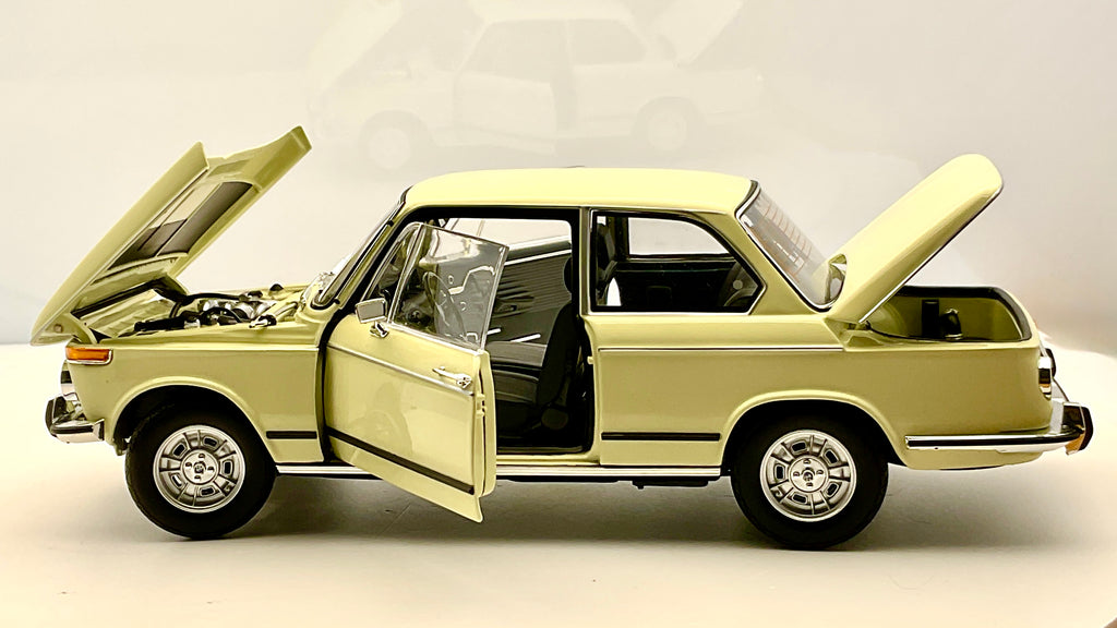 BMW 2002 Tii Kyosho 08543ML Die-Cast 1/18, vista di tutte le aperture