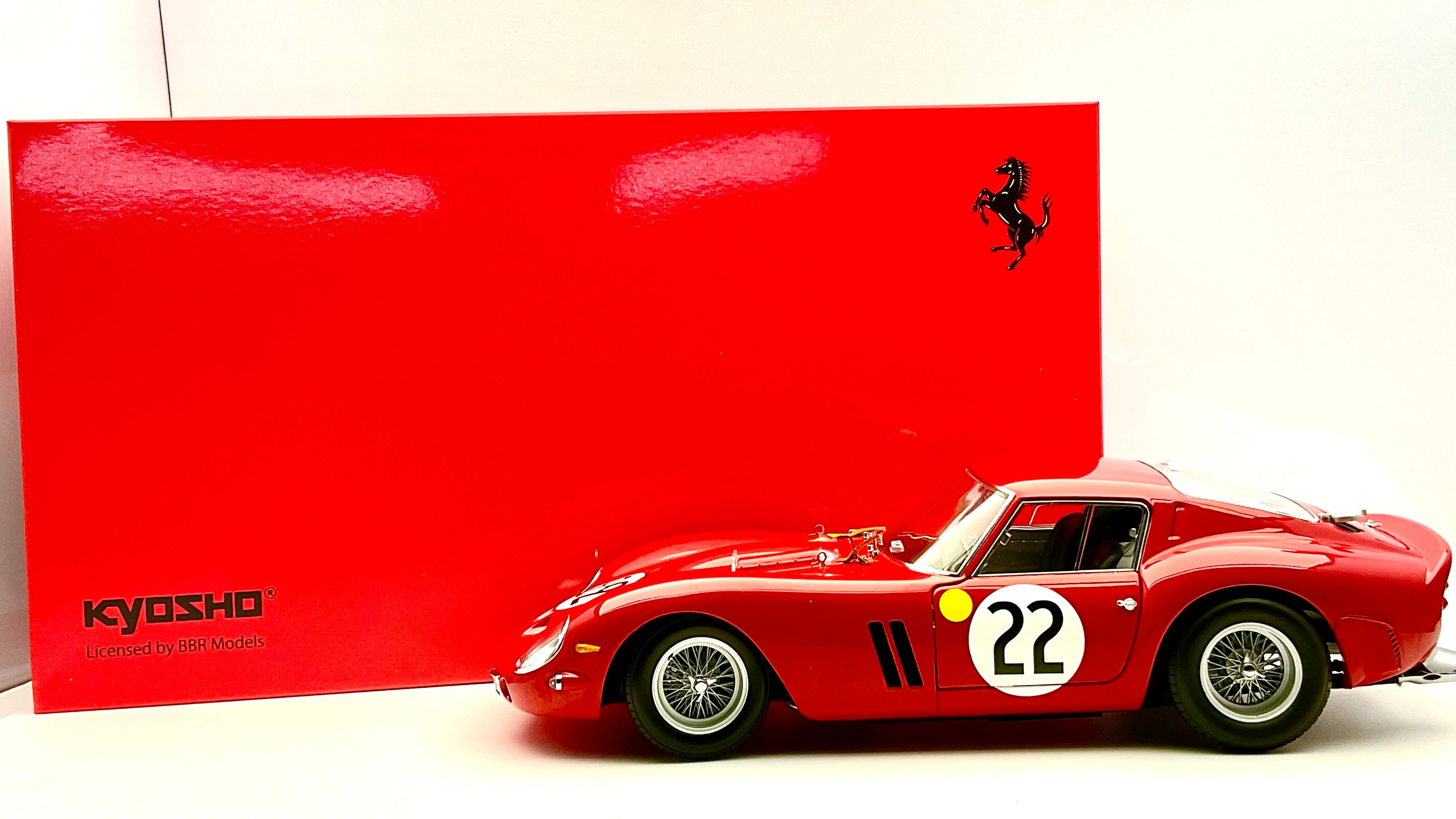Ferrari 250 GTO #22 , Kyosho 08438B Die-Cast 1/18, vista laterale con confezione