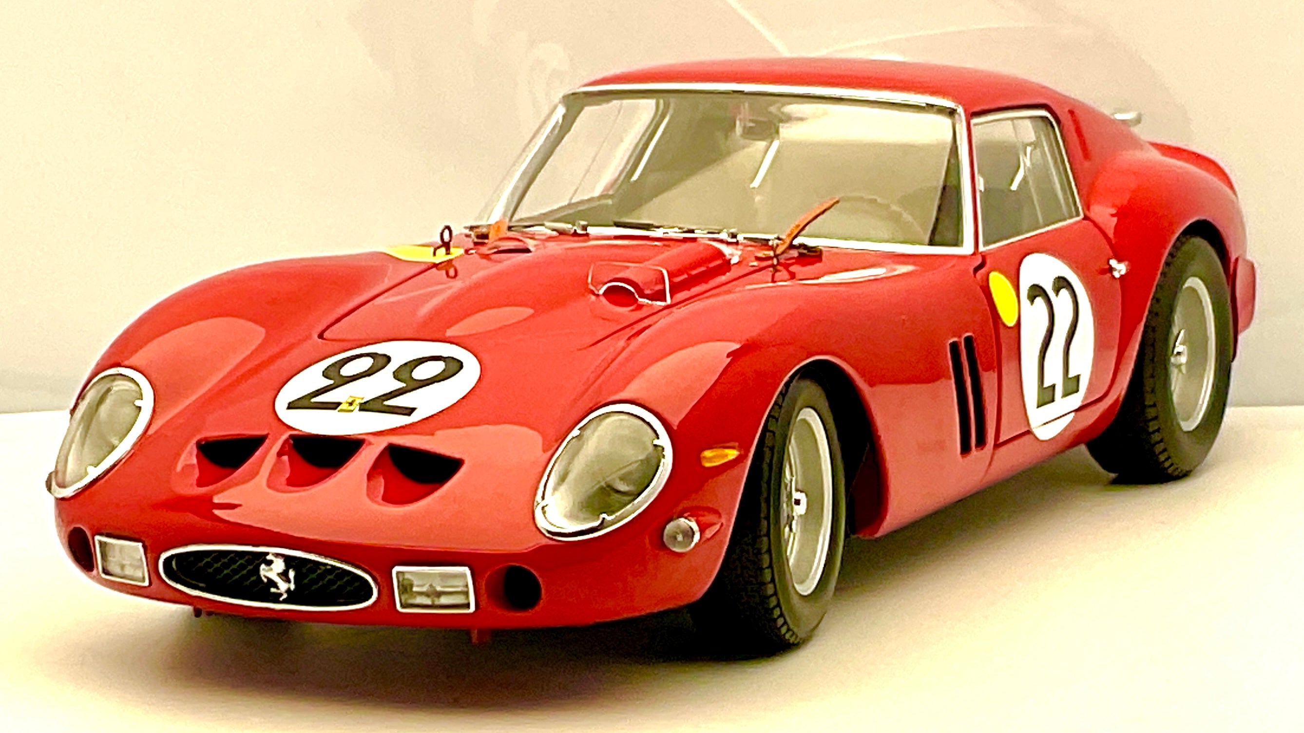 Ferrari 250 GTO #22 , Kyosho 08438B Die-Cast 1/18, vista frontale