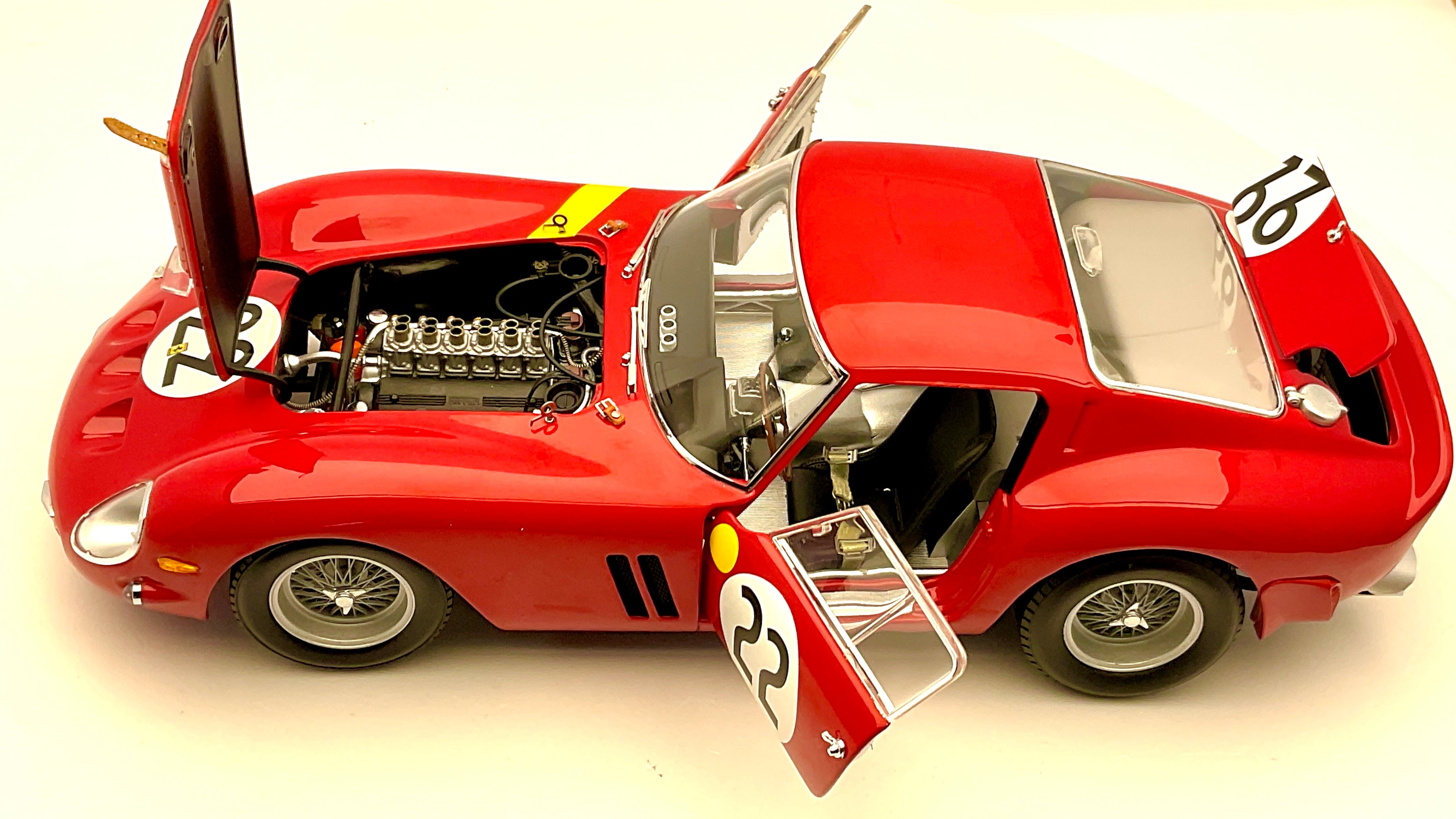 Ferrari 250 GTO #22 , Kyosho 08438B Die-Cast 1/18, vista di tutte le aperture