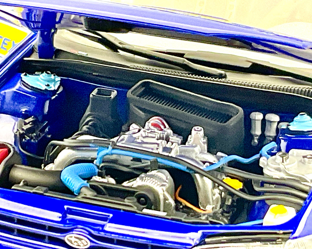 Subaru Impreza 1995 Montecarlo #5 , Kyosho 08962B Die-Cast 1/18, vista vano motore