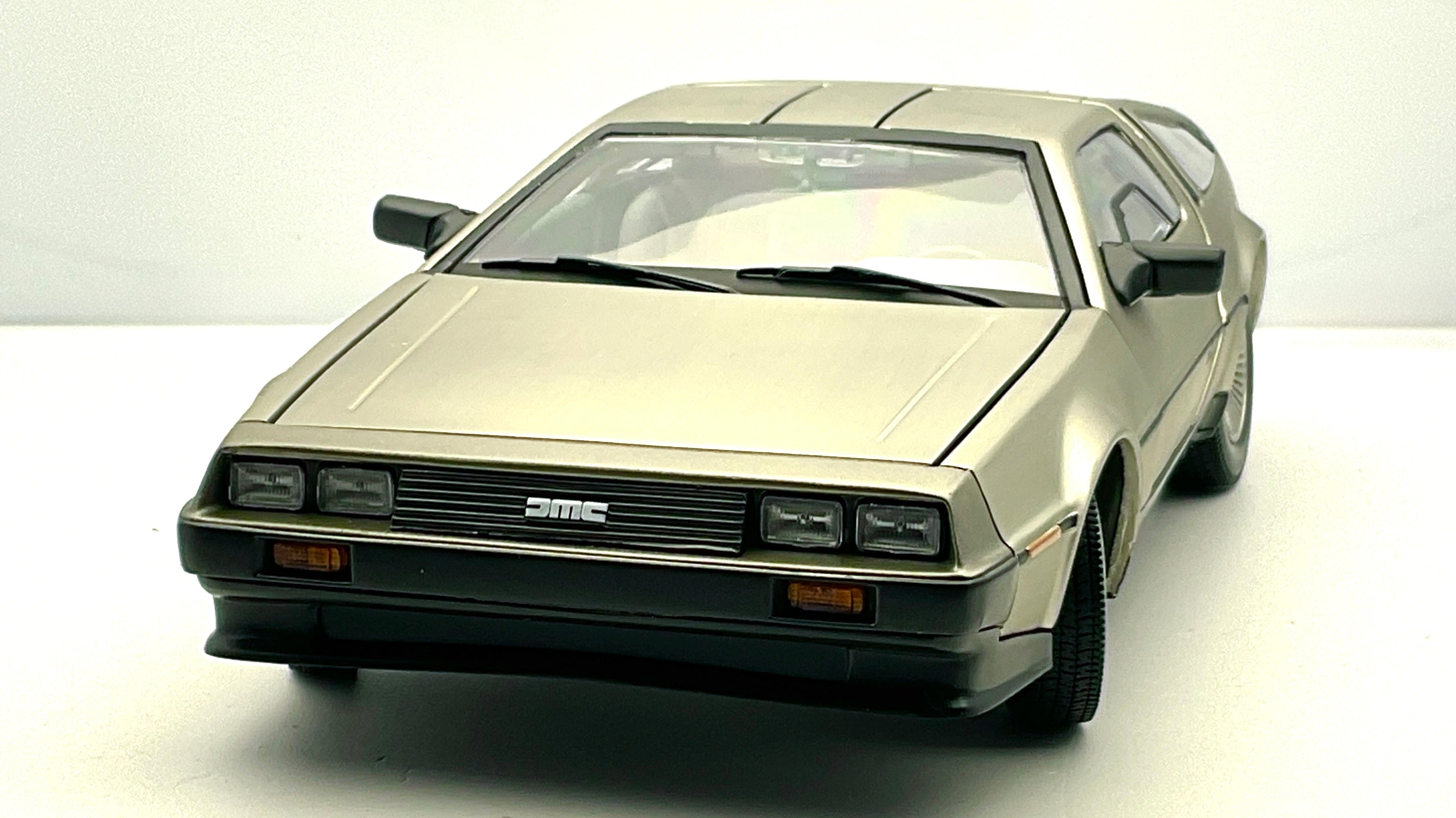De Lorean DMC , Sun Star 2701 Die-Cast 1/18, vista frontale